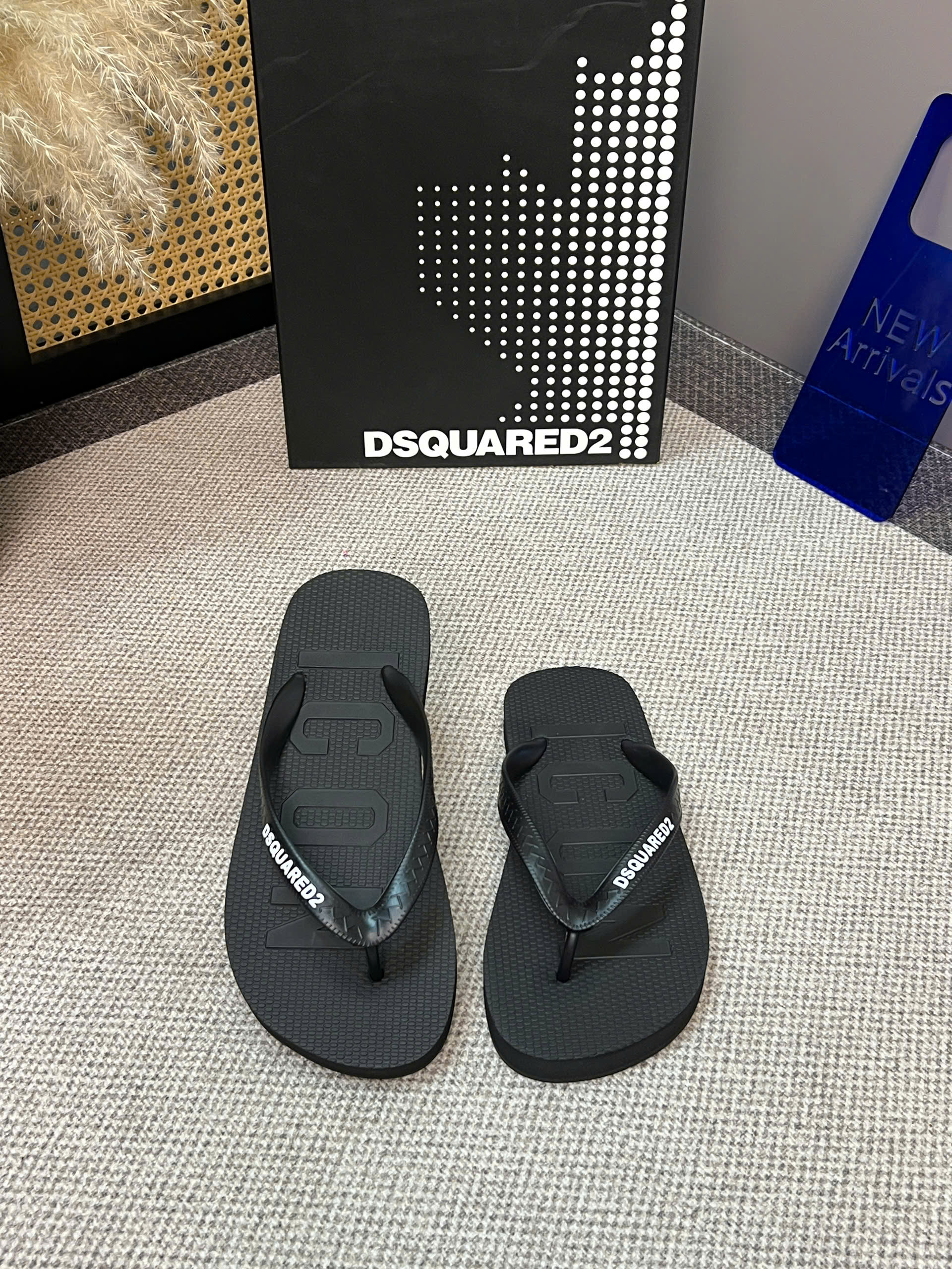 Dép tông xỏ ngón flip flop Dsquared2 DSQ icon logo check quai Like Auth 38-43 LVQ VTN