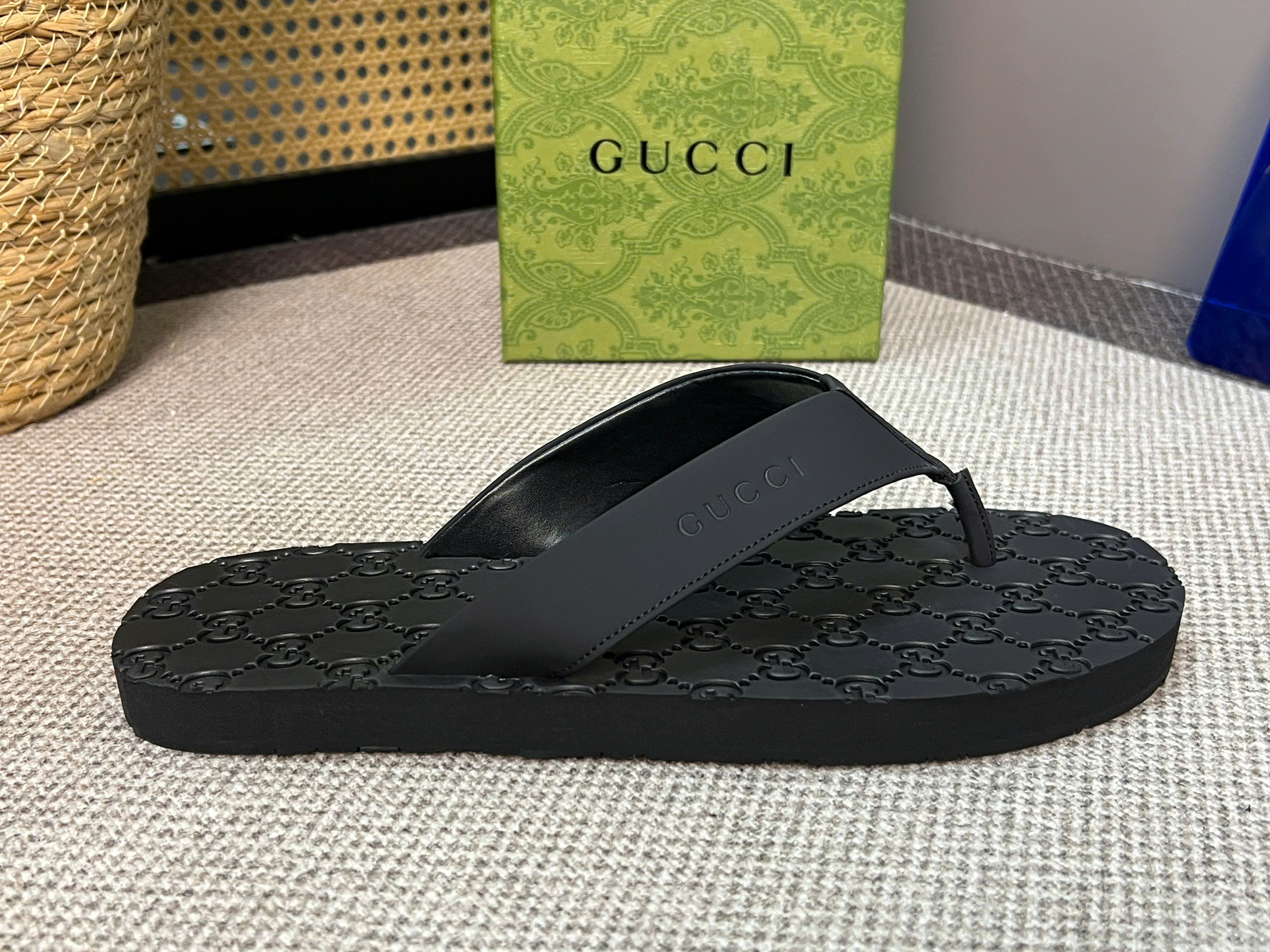 Dép tông xỏ ngón flip flop Gucci GC Đen logo full dập chìm Like Auth 38-43 LVQ VTN