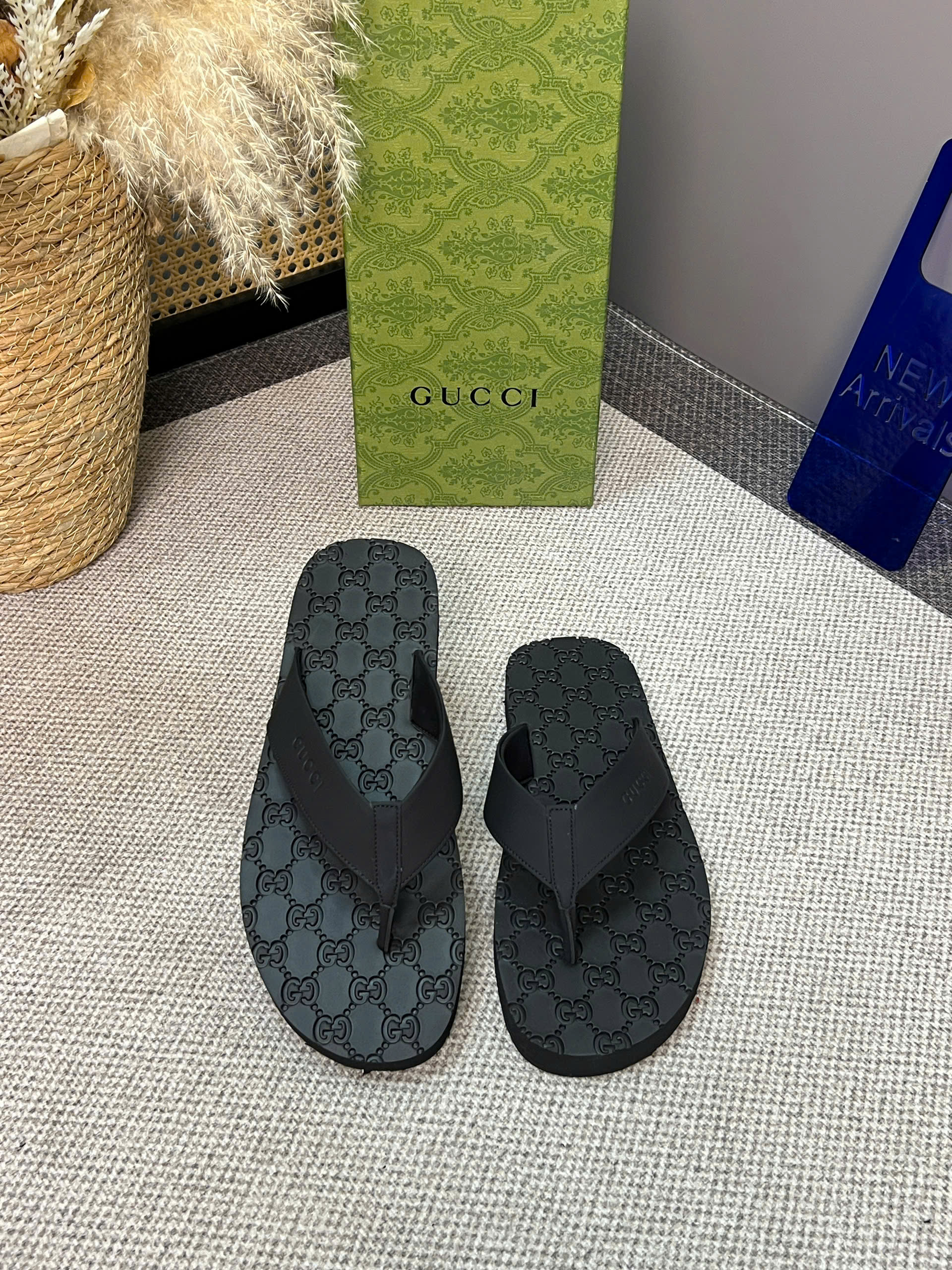 Dép tông xỏ ngón flip flop Gucci GC Đen logo full dập chìm Like Auth 38-43 LVQ VTN