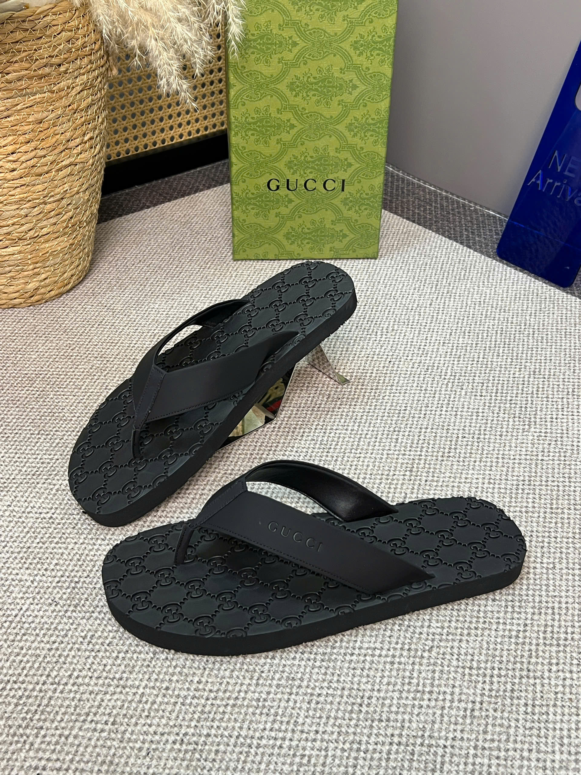 Dép tông xỏ ngón flip flop Gucci GC Đen logo full dập chìm Like Auth 38-43 LVQ VTN