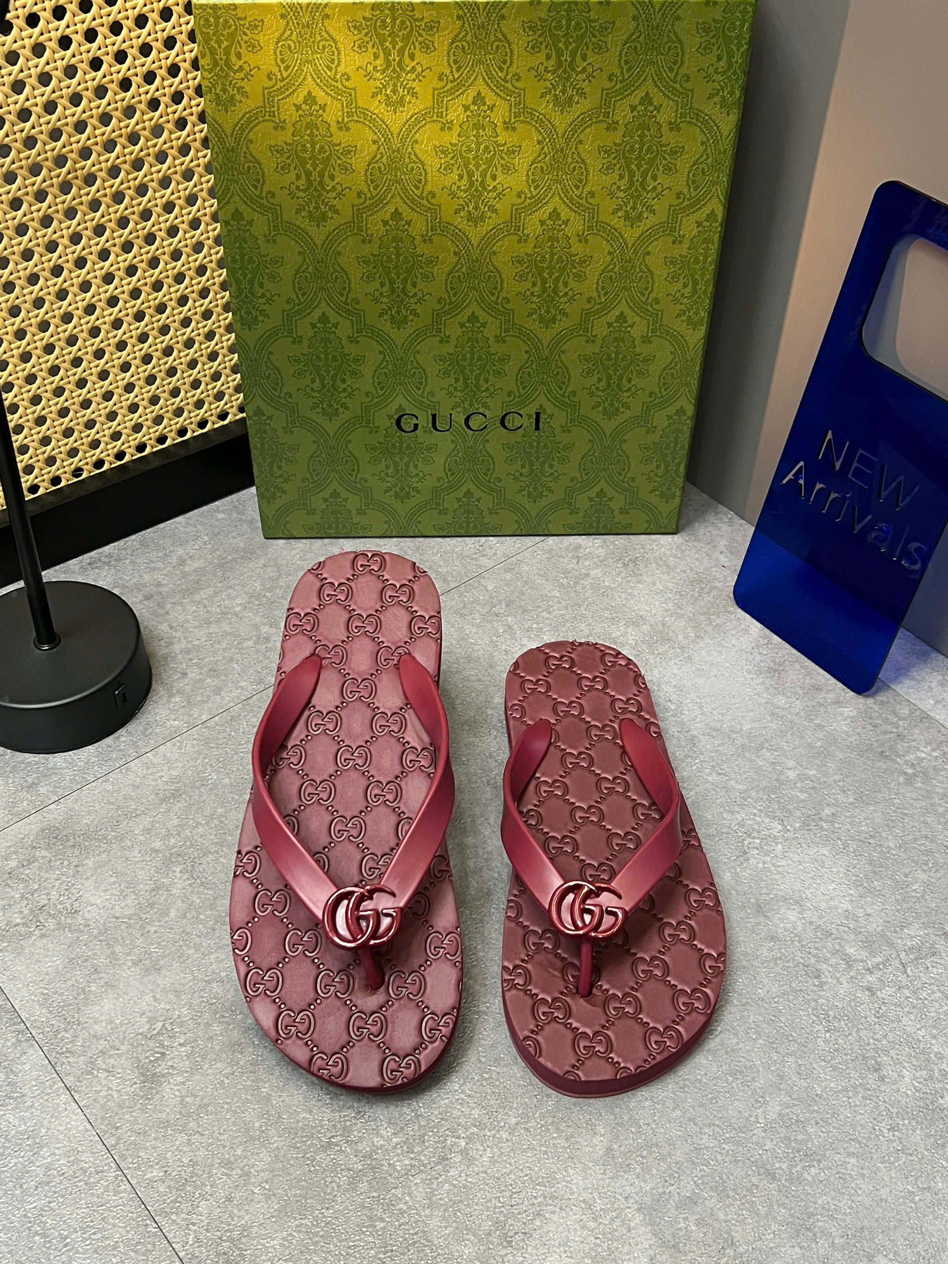 Dép tông xỏ ngón flip flop Gucci GC Đỏ logo full dập chìm Like Auth 38-43 LVQ VTN