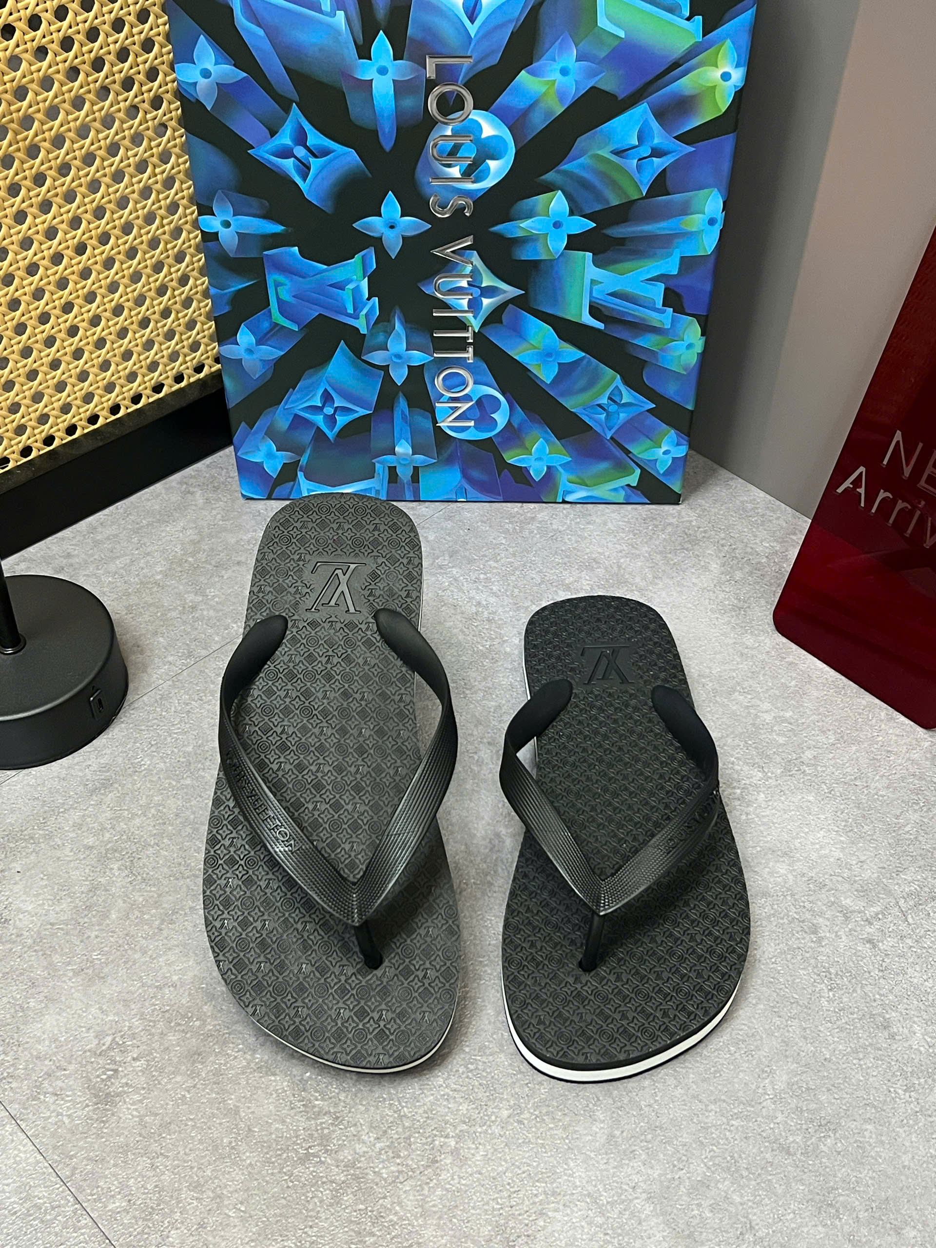 Dép tông xỏ ngón flip flop Louis Vuitton LV họa tiết monogram vân dập chìm Like Auth 38-43 LVQ VTN