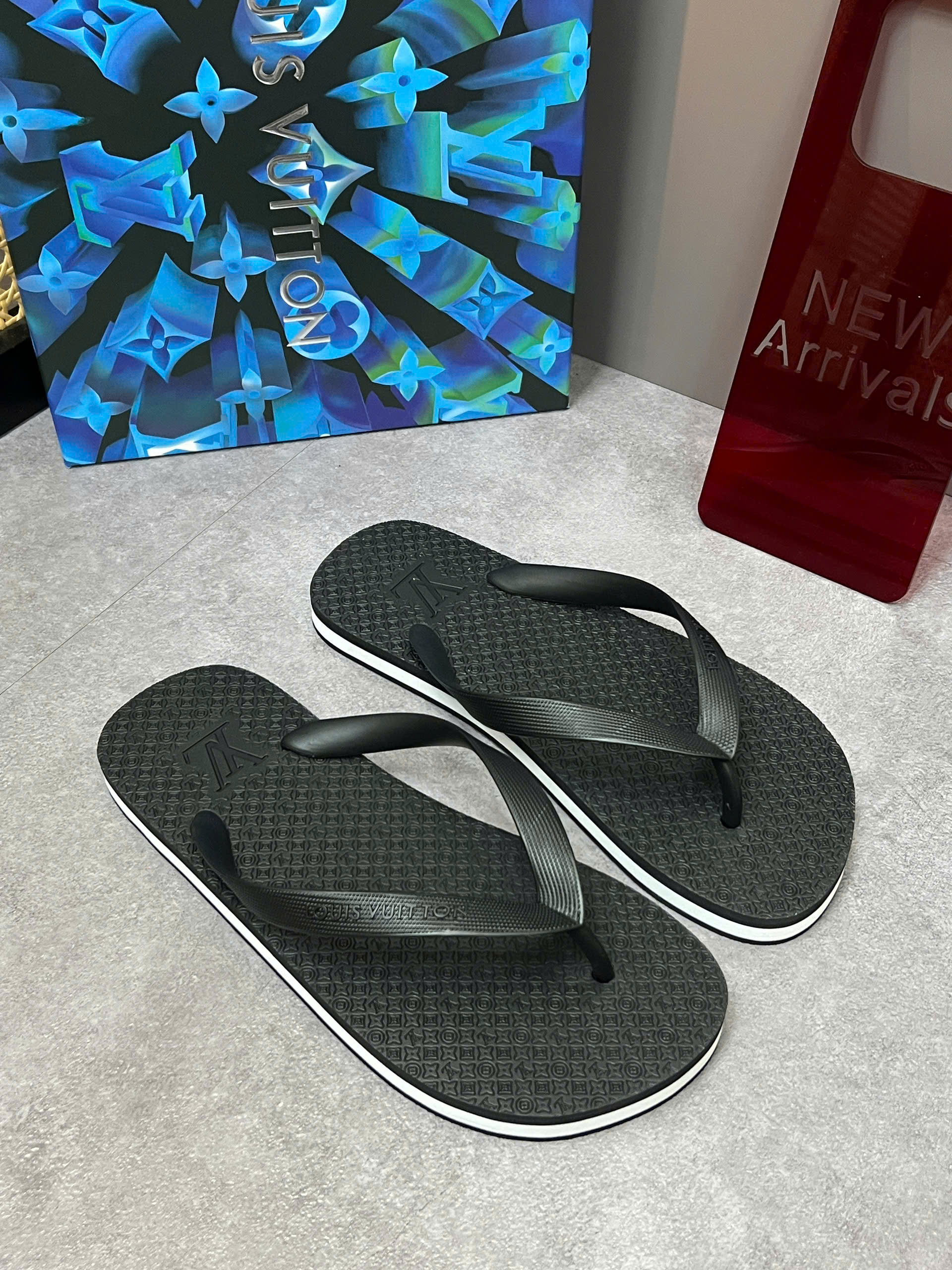 Dép tông xỏ ngón flip flop Louis Vuitton LV họa tiết monogram vân dập chìm Like Auth 38-43 LVQ VTN
