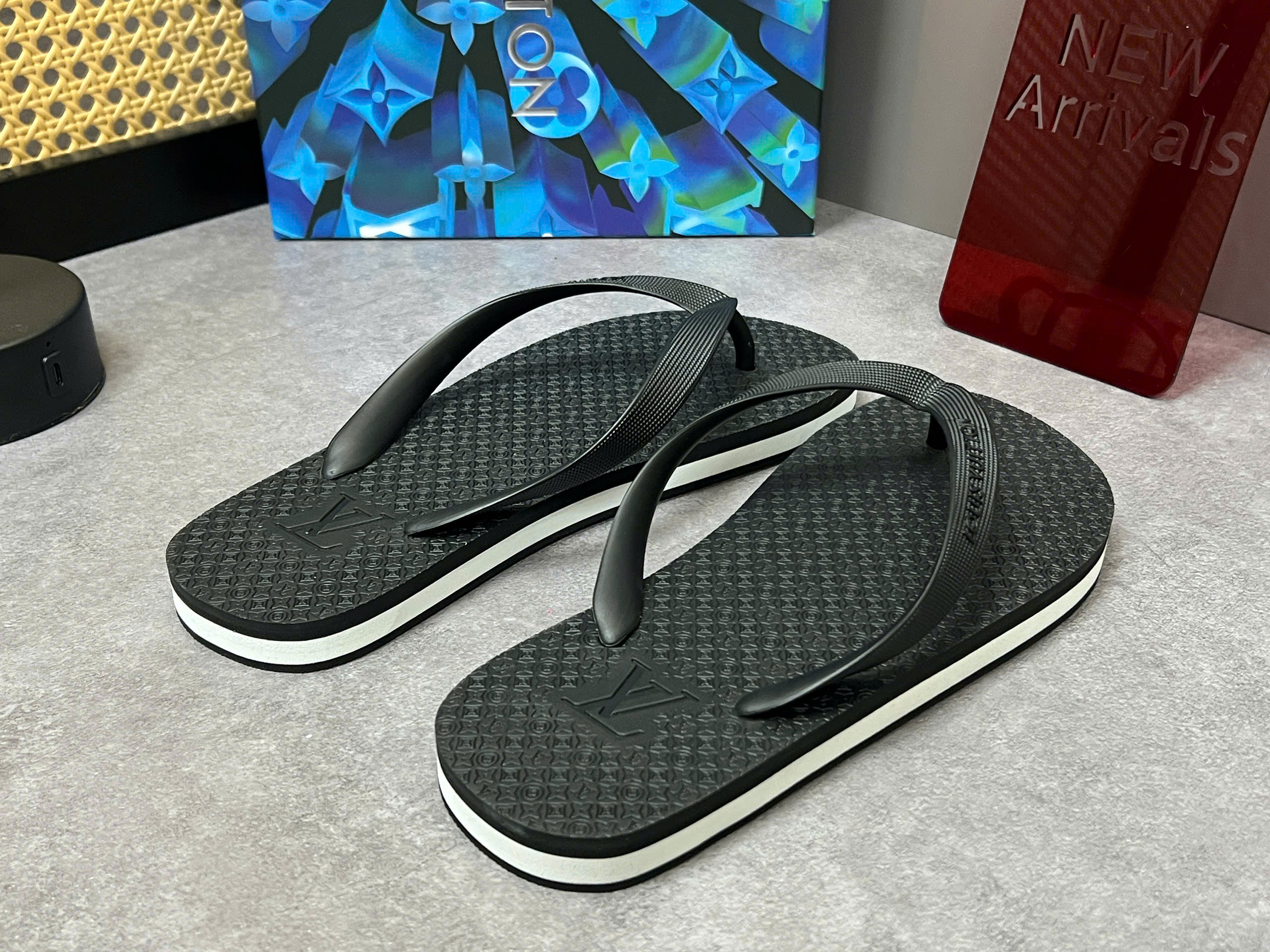 Dép tông xỏ ngón flip flop Louis Vuitton LV họa tiết monogram vân dập chìm Like Auth 38-43 LVQ VTN