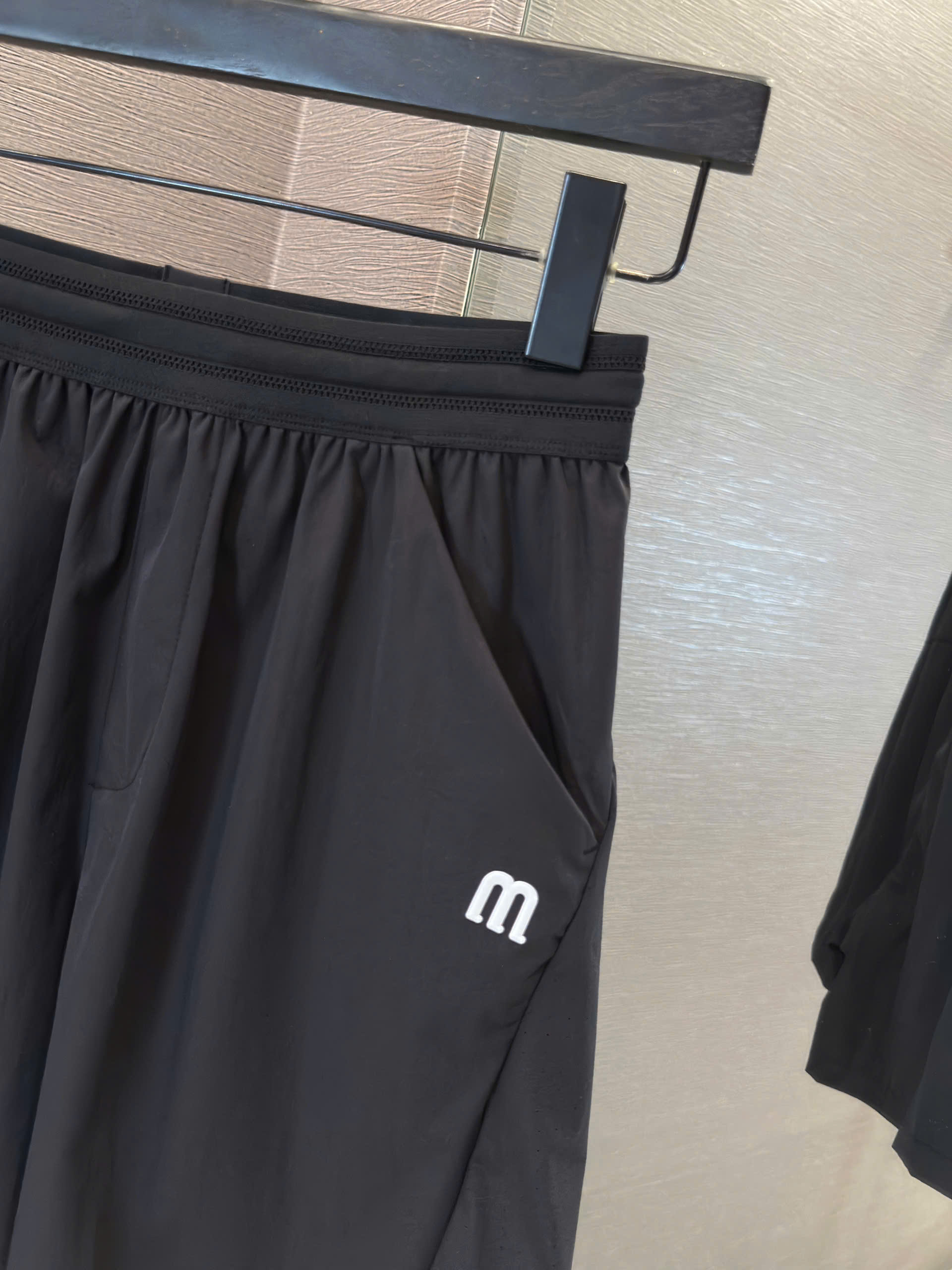Quần short đùi Trắng thể thao Manesti Đen logo thêu túi Like Auth S-XL VTN