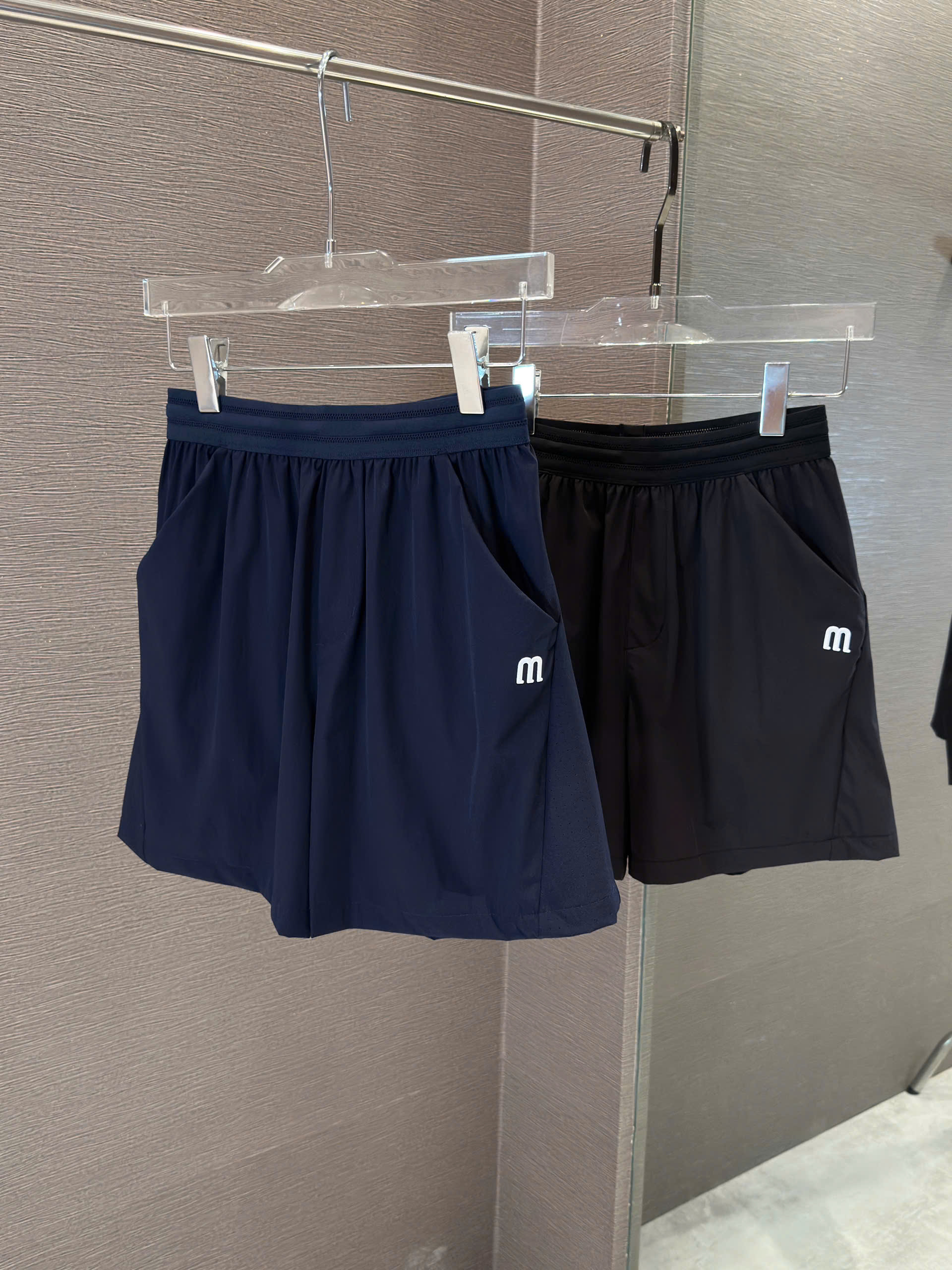 Quần short đùi Trắng thể thao Manesti Đen logo thêu túi Like Auth S-XL VTN