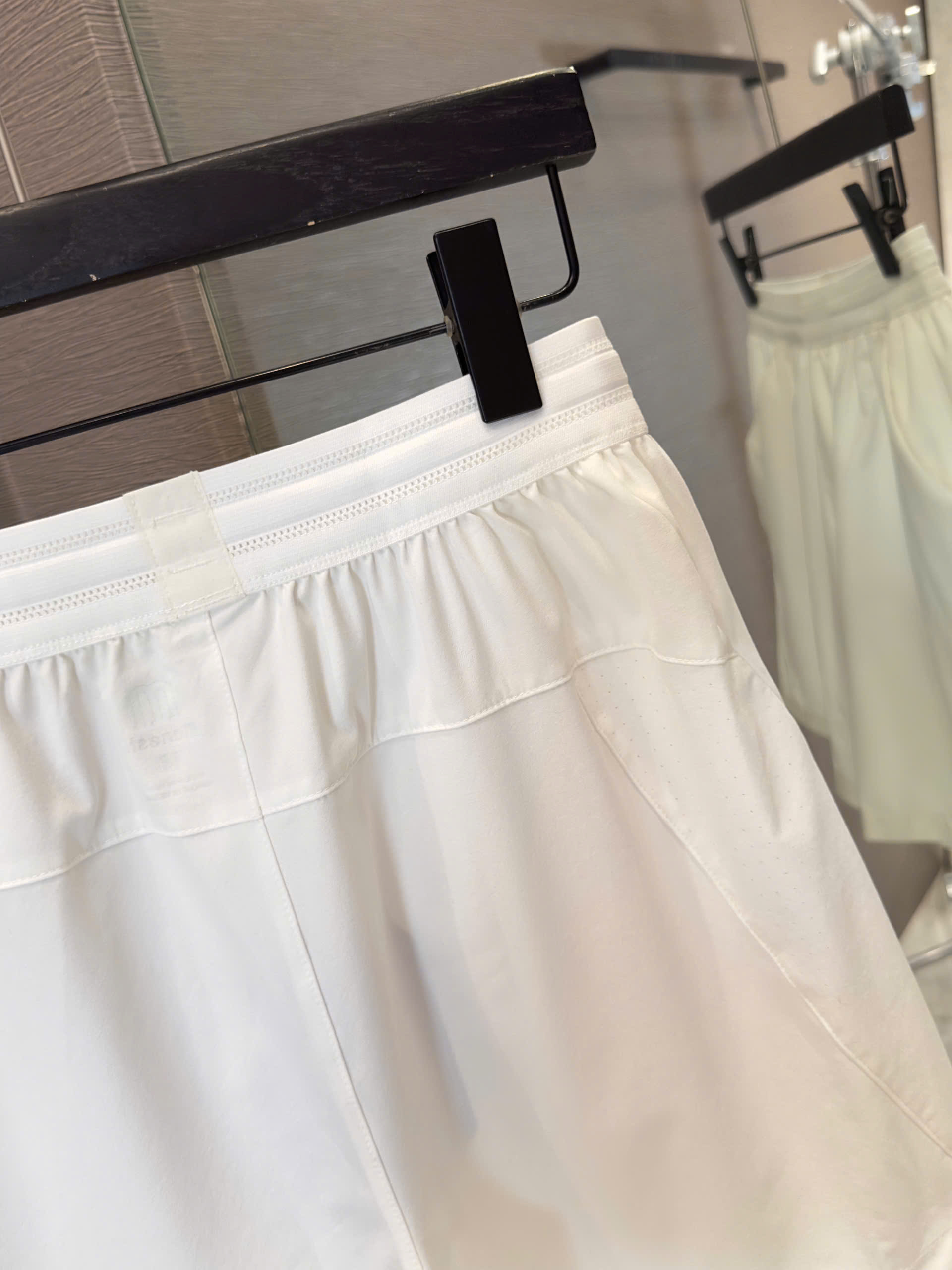 Quần short đùi Trắng thể thao Manesti Trắng full logo thêu túi Like Auth S-XL VTN