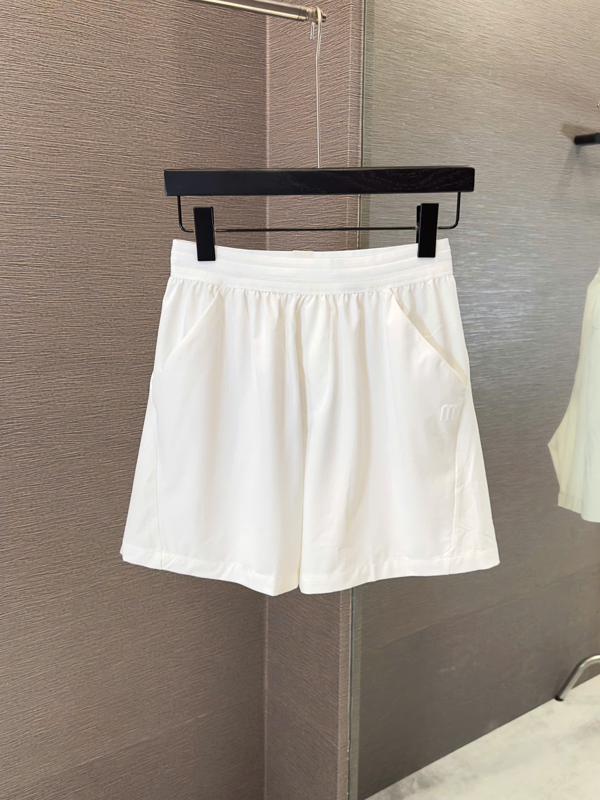 Quần short đùi Trắng thể thao Manesti Trắng full logo thêu túi Like Auth S-XL VTN
