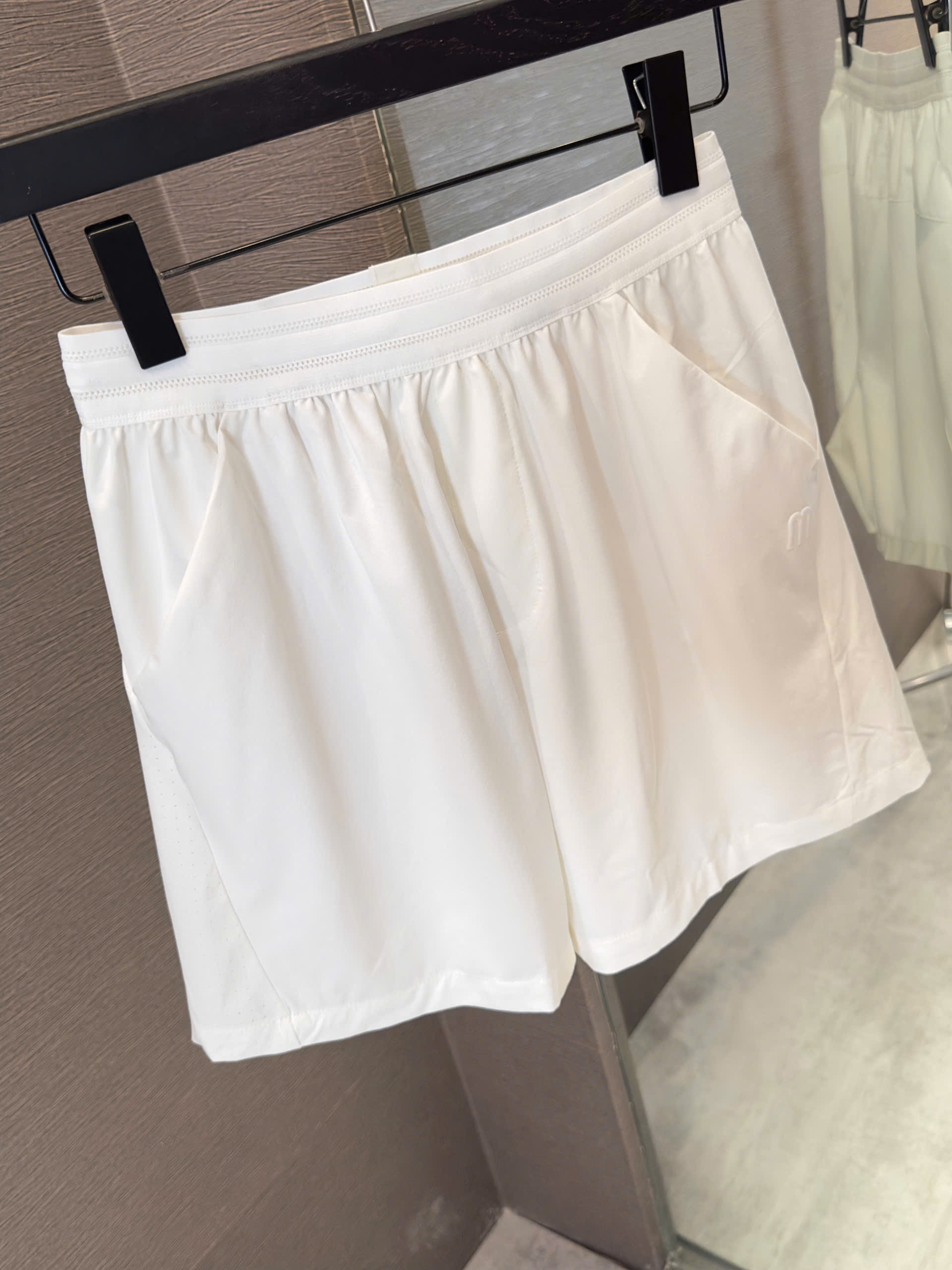 Quần short đùi Trắng thể thao Manesti Trắng full logo thêu túi Like Auth S-XL VTN