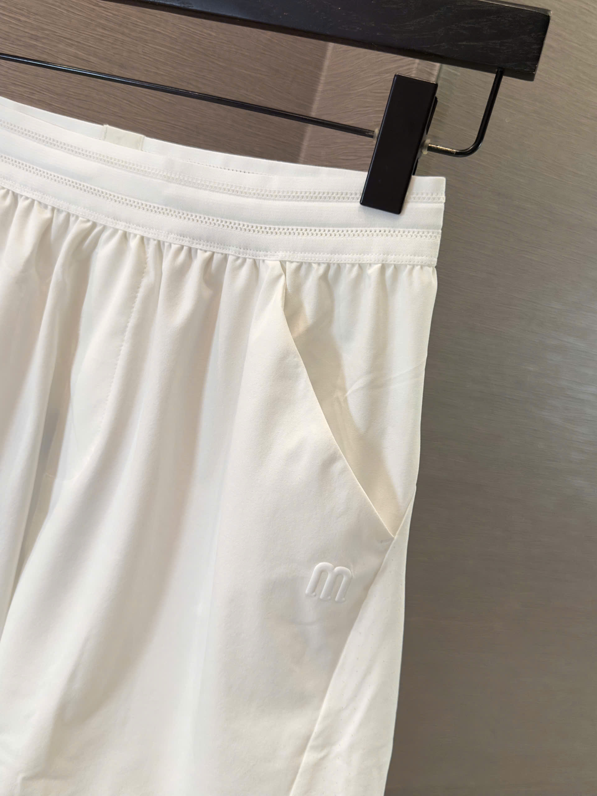 Quần short đùi Trắng thể thao Manesti Trắng full logo thêu túi Like Auth S-XL VTN