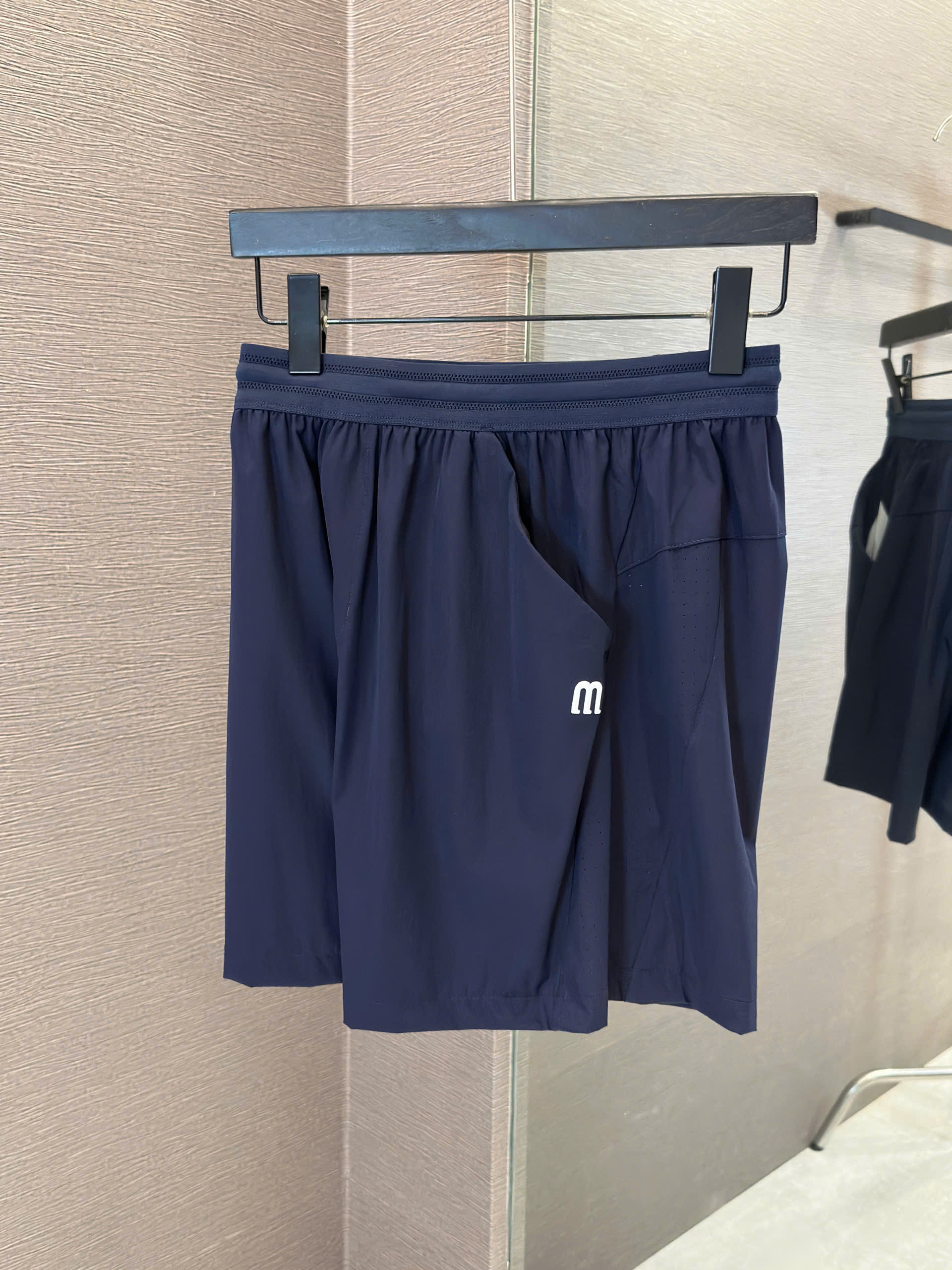 Quần short đùi Trắng thể thao Manesti Xanh Than logo thêu túi Like Auth S-XL VTN