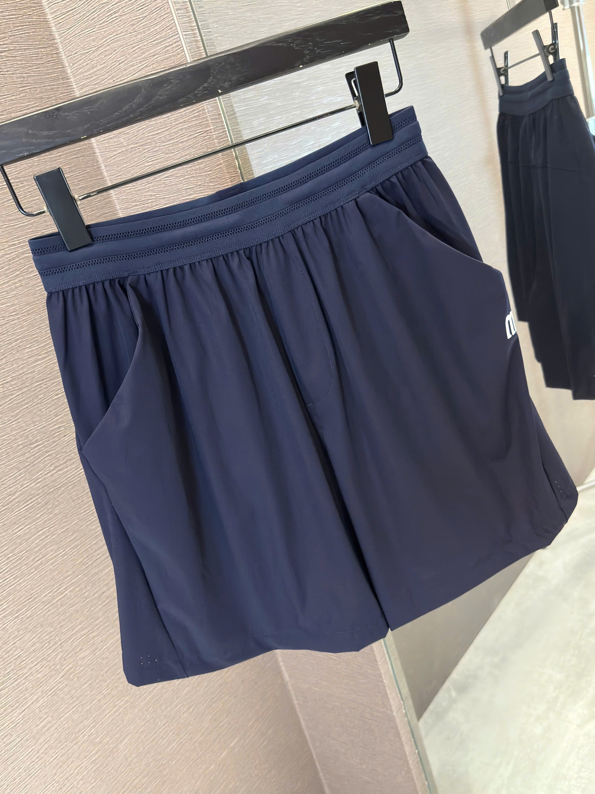 Quần short đùi Trắng thể thao Manesti Xanh Than logo thêu túi Like Auth S-XL VTN