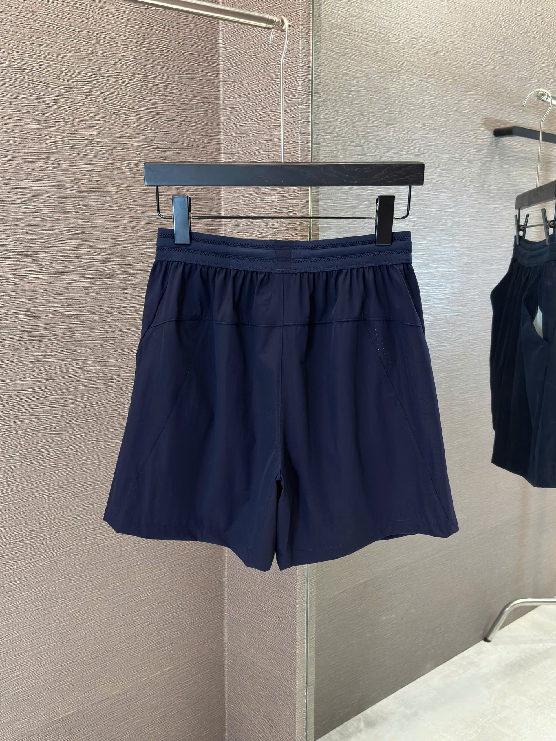 Quần short đùi Trắng thể thao Manesti Xanh Than logo thêu túi Like Auth S-XL VTN