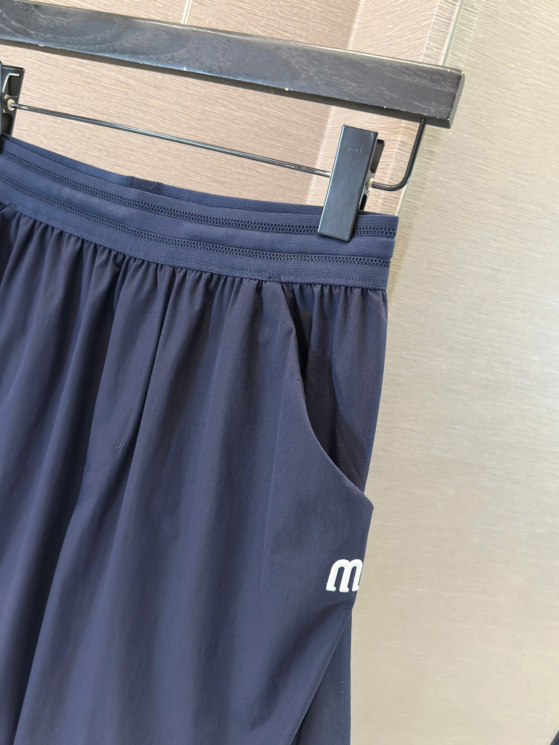 Quần short đùi Trắng thể thao Manesti Xanh Than logo thêu túi Like Auth S-XL VTN