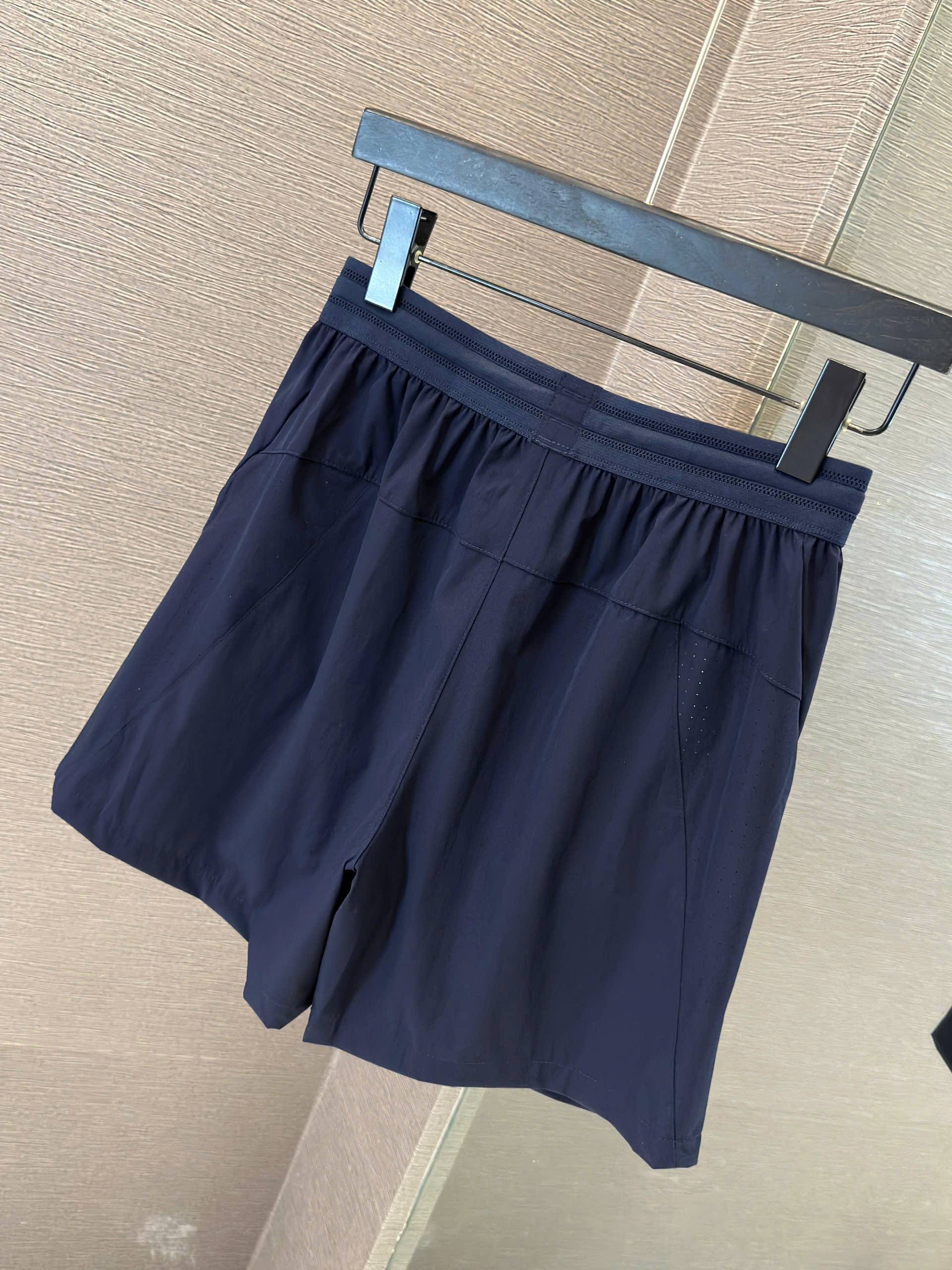 Quần short đùi Trắng thể thao Manesti Xanh Than logo thêu túi Like Auth S-XL VTN
