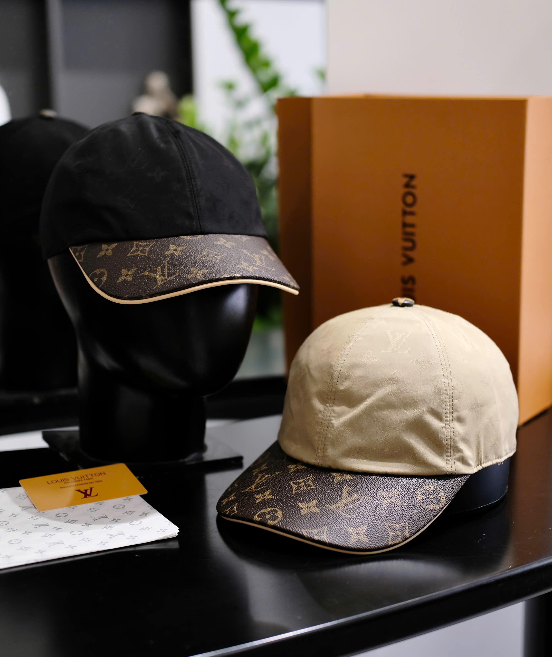 Mũ lưỡi trai nón kết gió Louis Vuitton LV Đen monogram lưỡi da Like Auth DDT