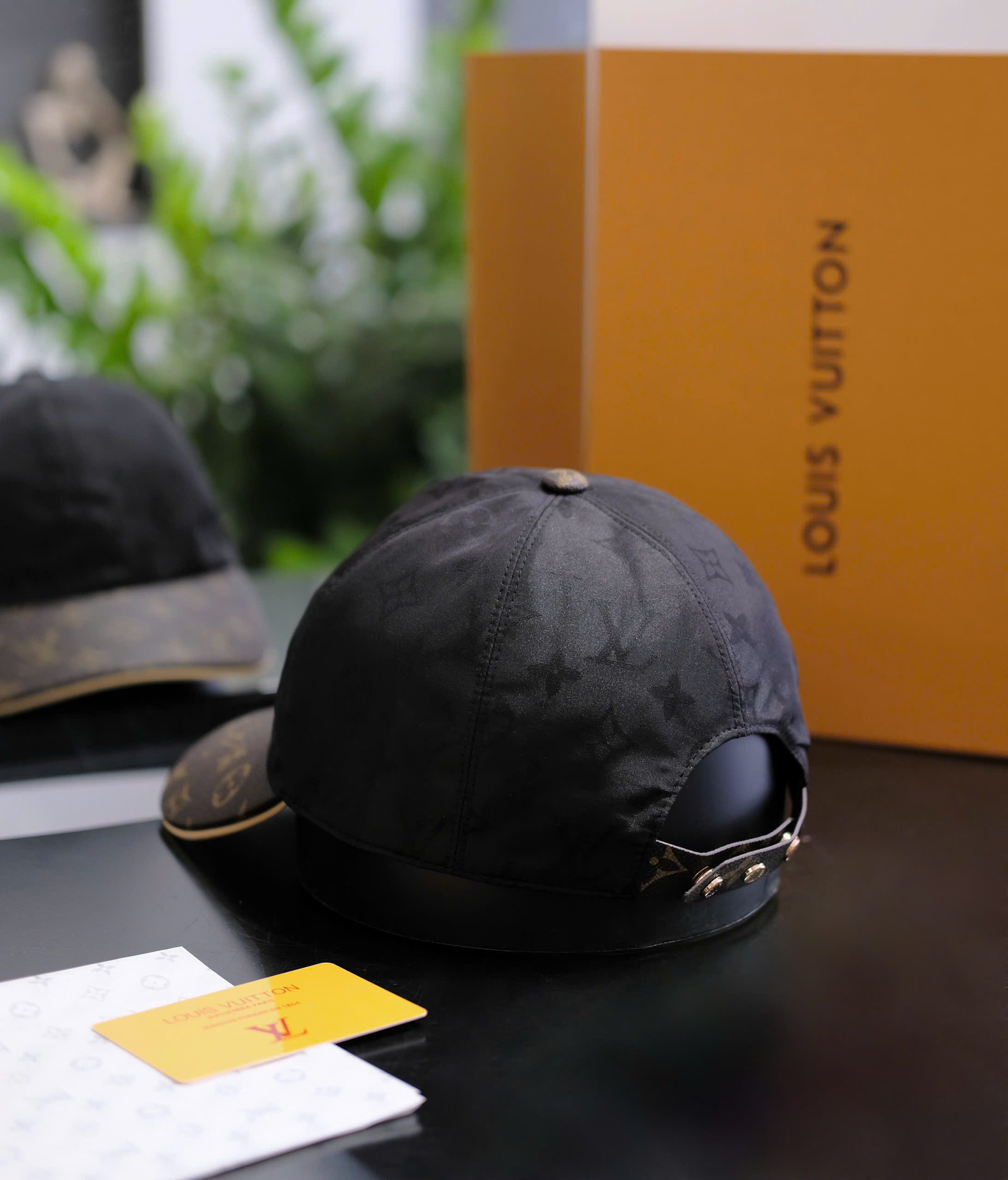 Mũ lưỡi trai nón kết gió Louis Vuitton LV Đen monogram lưỡi da Like Auth DDT
