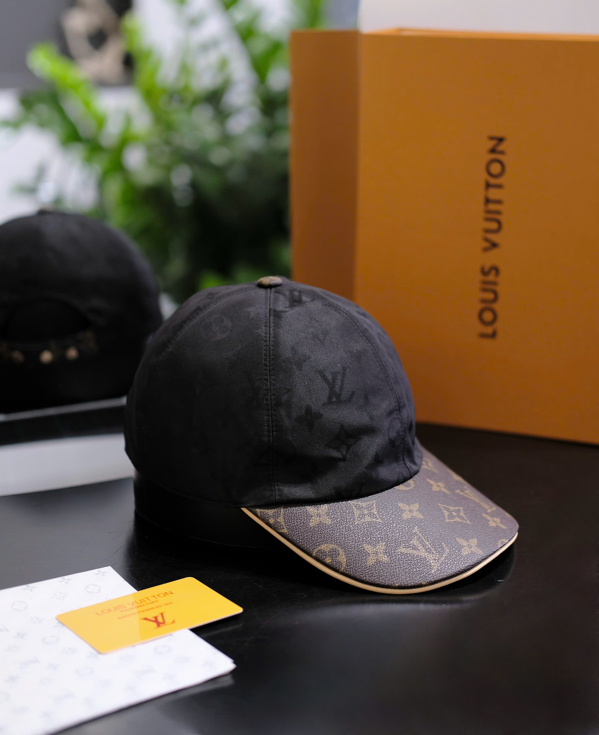 Mũ lưỡi trai nón kết gió Louis Vuitton LV Đen monogram lưỡi da Like Auth DDT