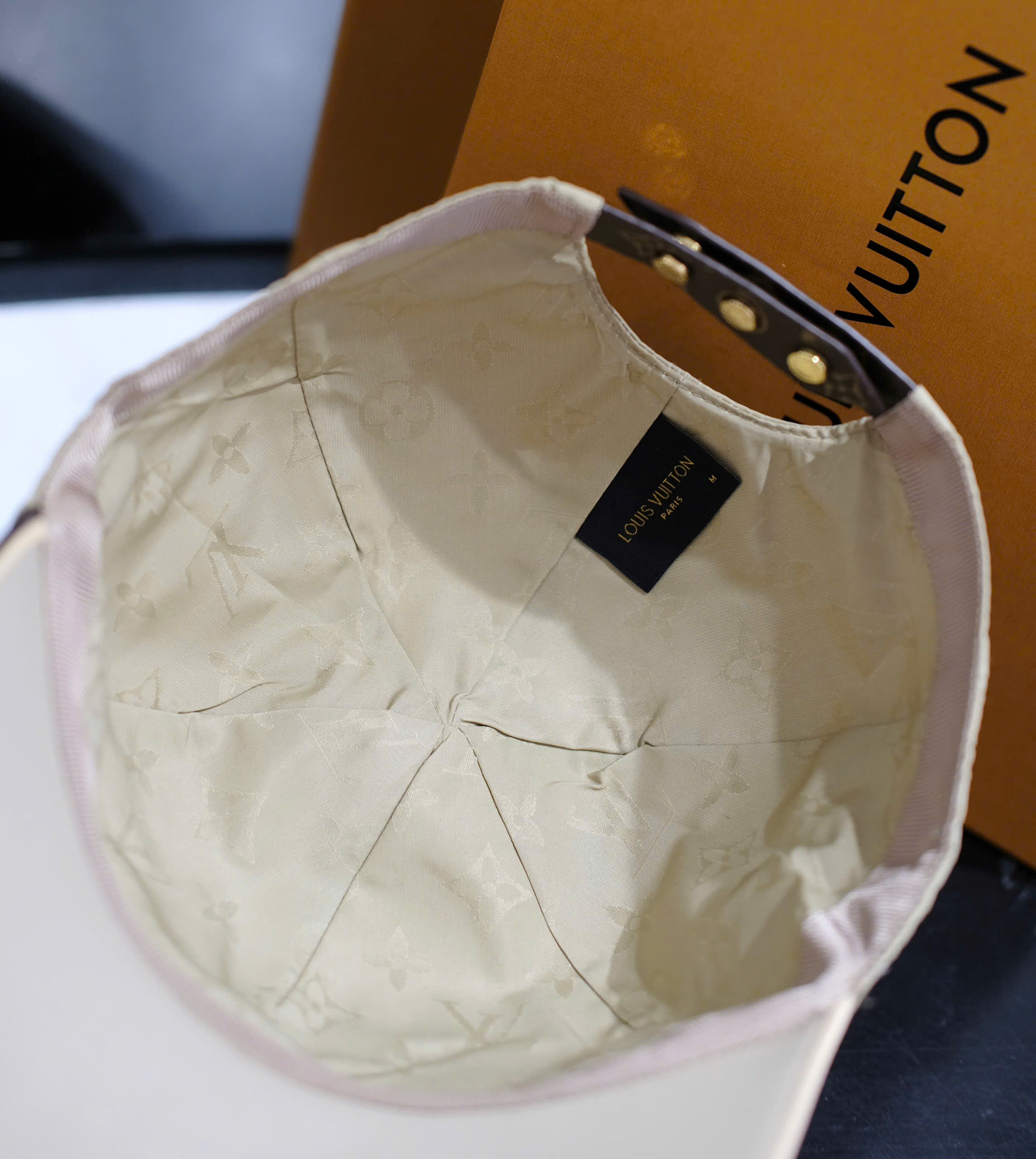 Mũ lưỡi trai nón kết gió Louis Vuitton LV Nâu monogram lưỡi da Like Auth DDT