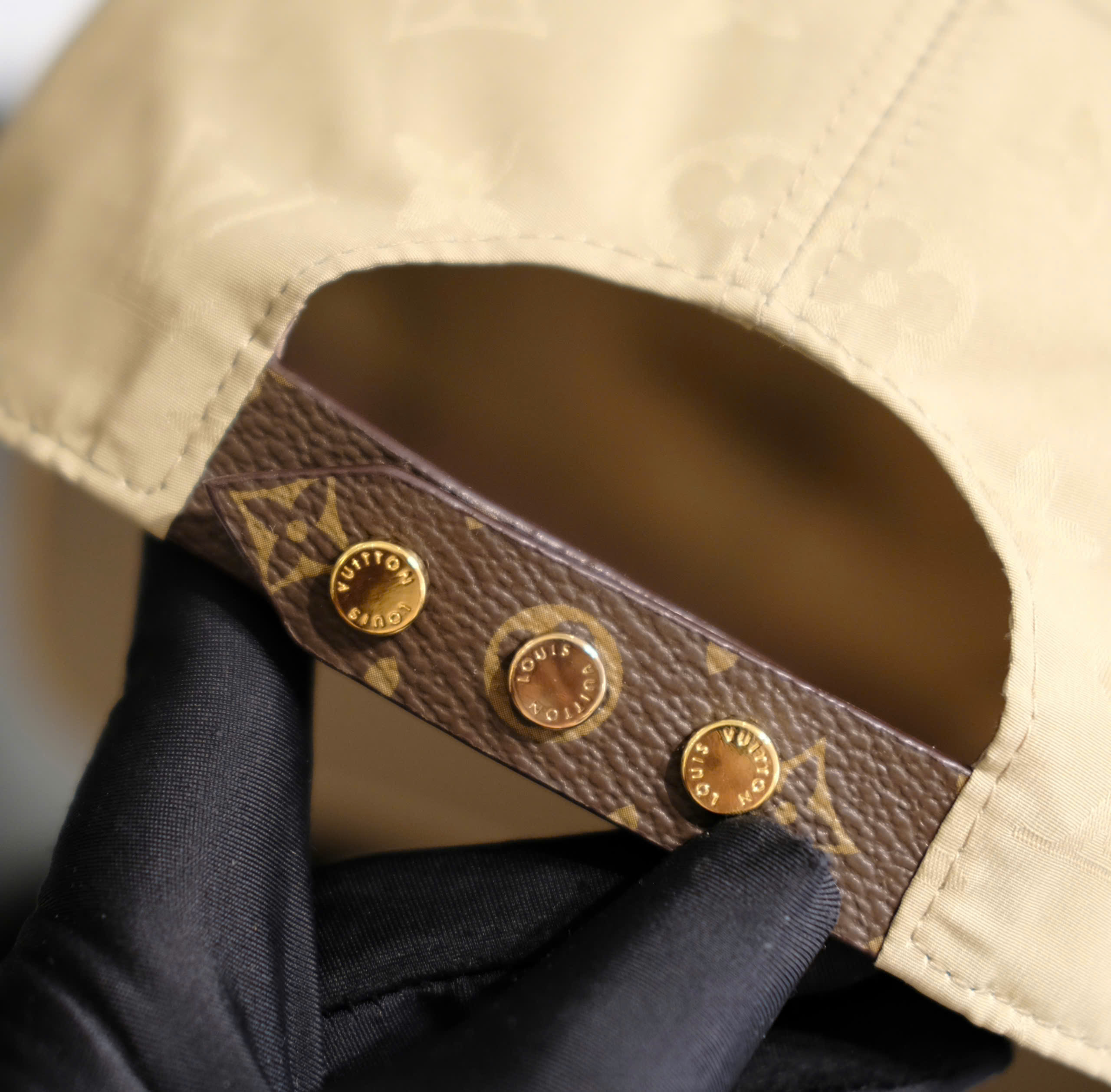 Mũ lưỡi trai nón kết gió Louis Vuitton LV Nâu monogram lưỡi da Like Auth DDT