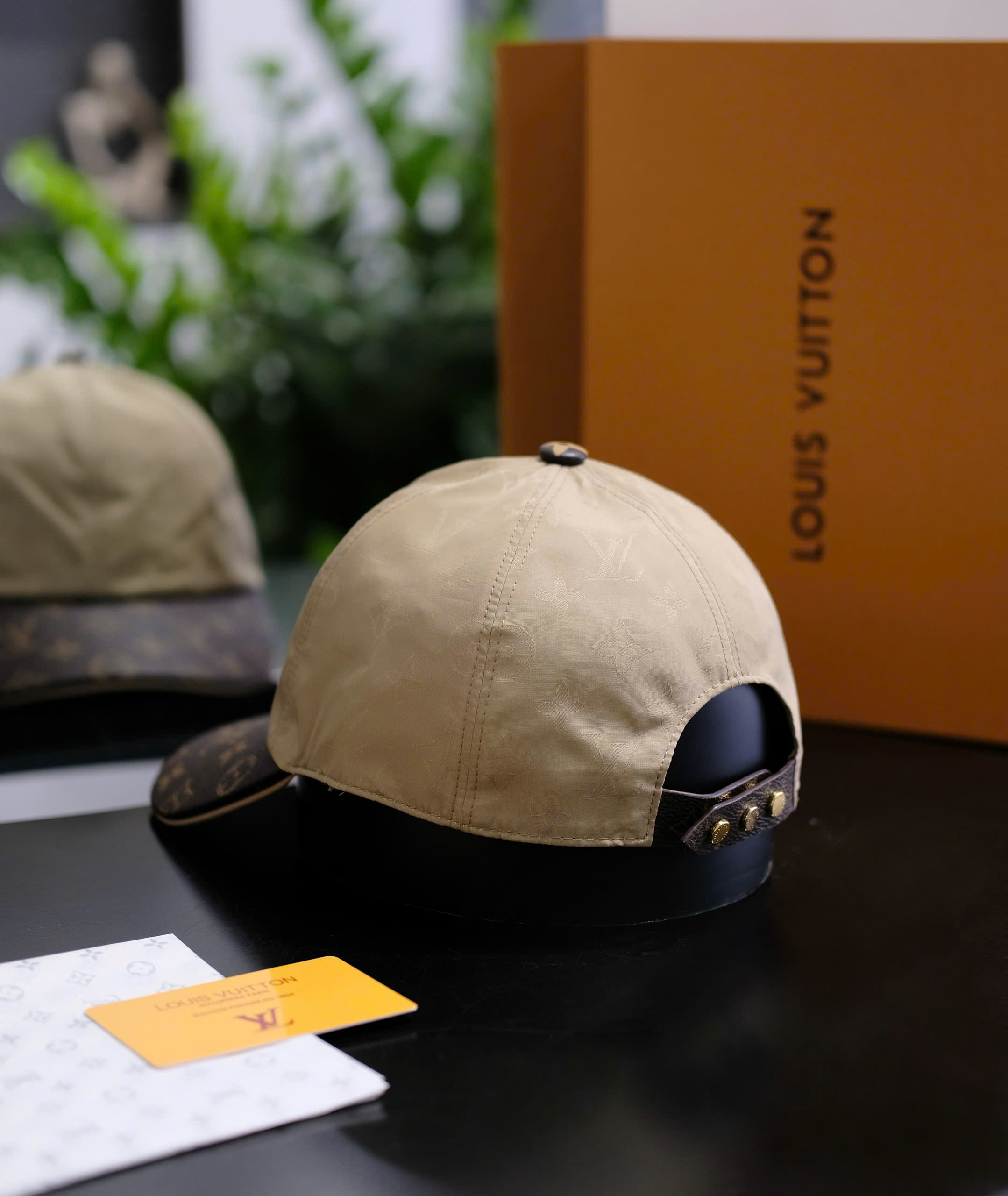 Mũ lưỡi trai nón kết gió Louis Vuitton LV Nâu monogram lưỡi da Like Auth DDT