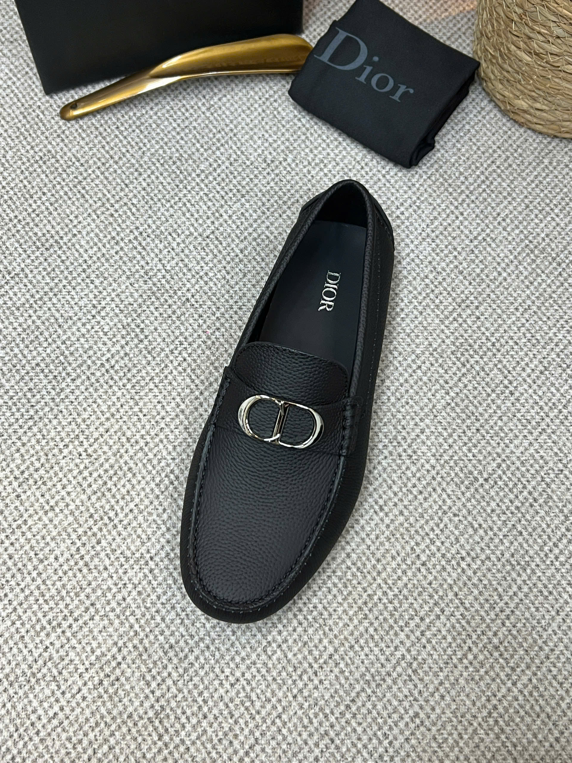 Giày moca Dior CD logo tag Bạc da Bê Đen sần Like Auth 38-43 VTN
