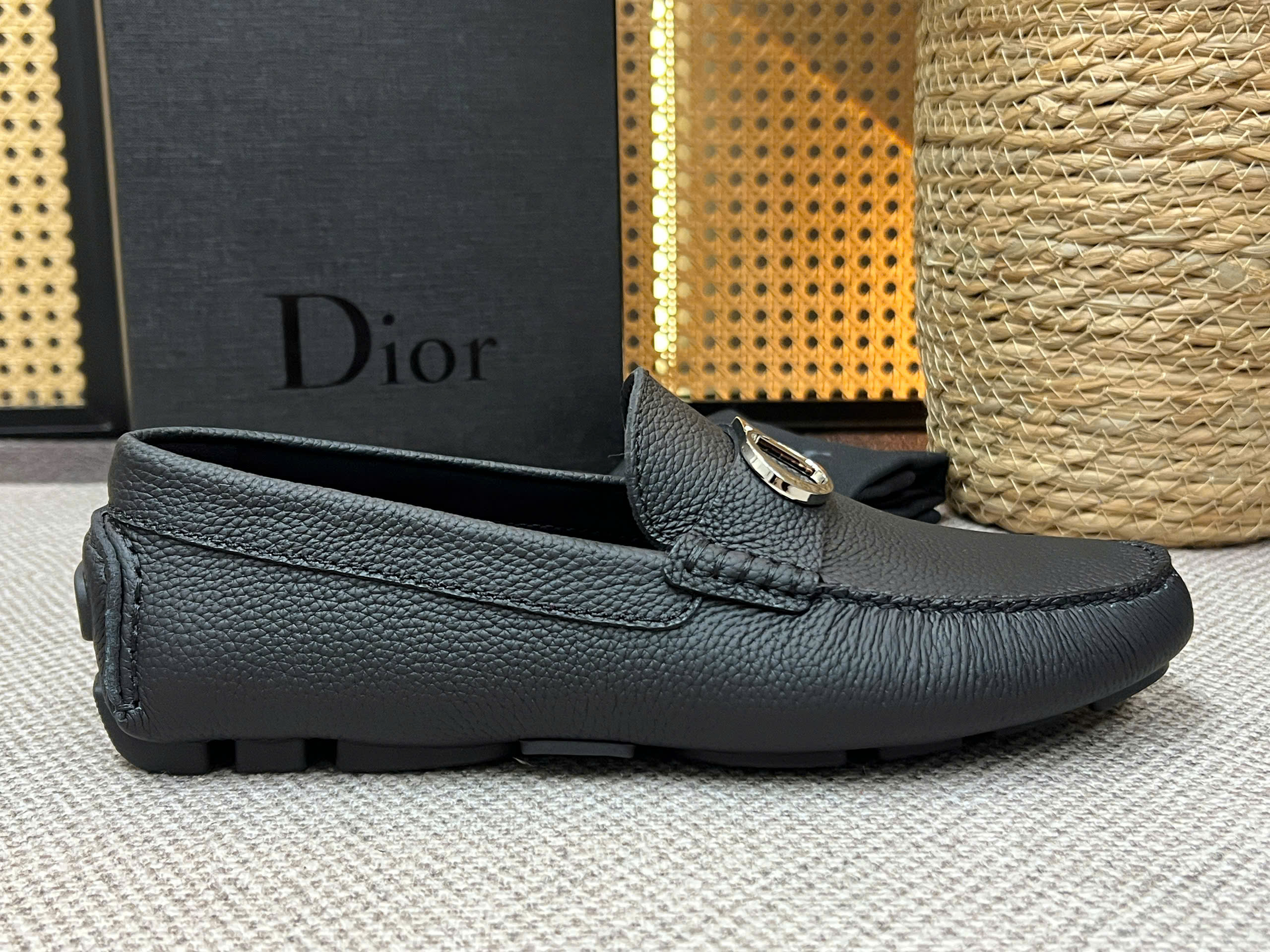 Giày moca Dior CD logo tag Bạc da Bê Đen sần Like Auth 38-43 VTN