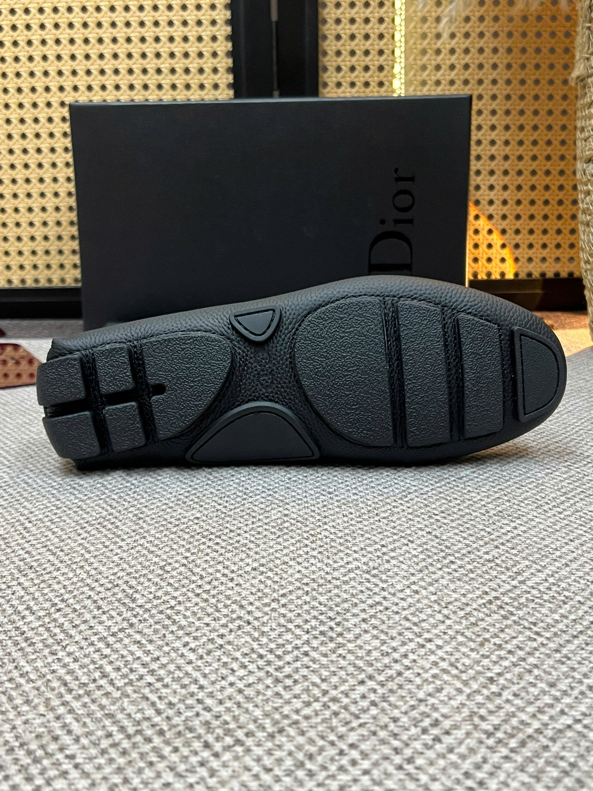 Giày moca Dior CD logo tag kim loại Đen da Bê sần Like Auth 38-43 VTN