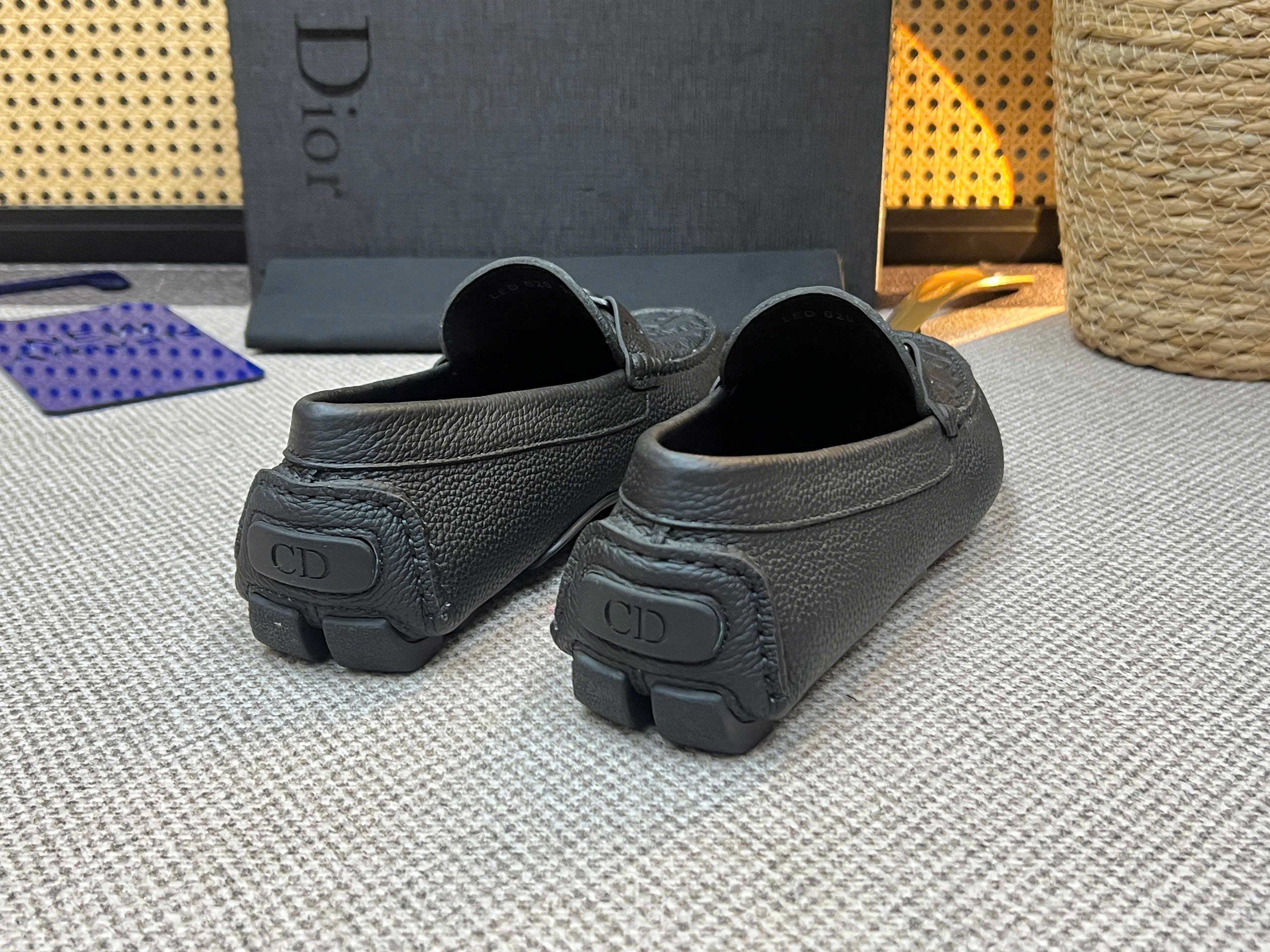 Giày moca Dior CD logo tag kim loại vân dập nổi Like Auth 38-43 VTN