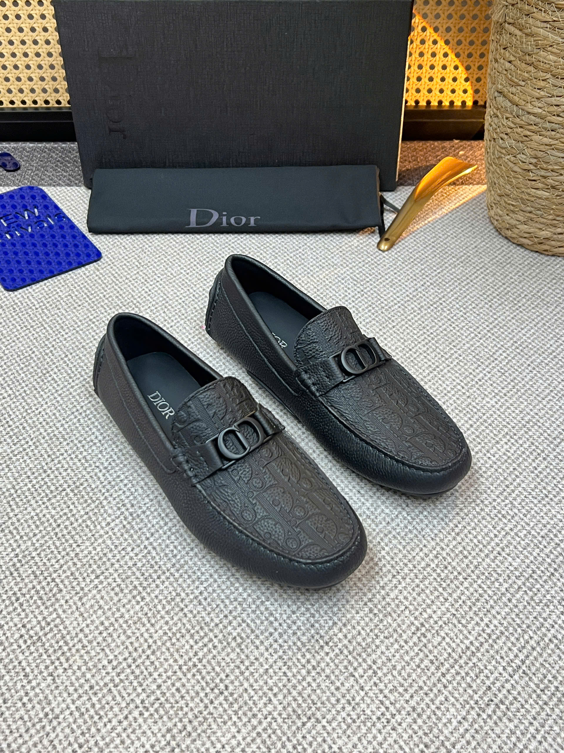 Giày moca Dior CD logo tag kim loại vân dập nổi Like Auth 38-43 VTN