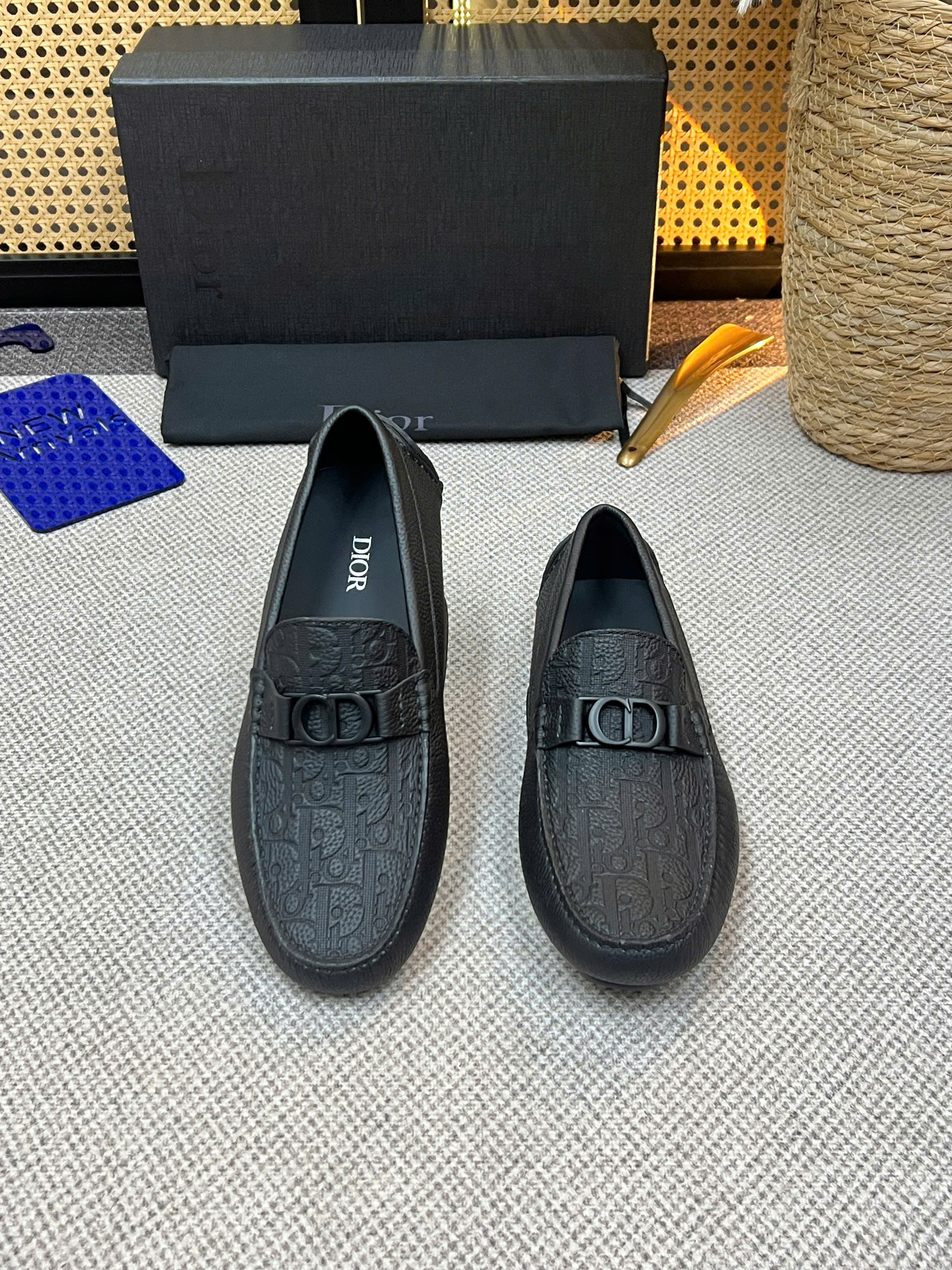 Giày moca Dior CD logo tag kim loại vân dập nổi Like Auth 38-43 VTN