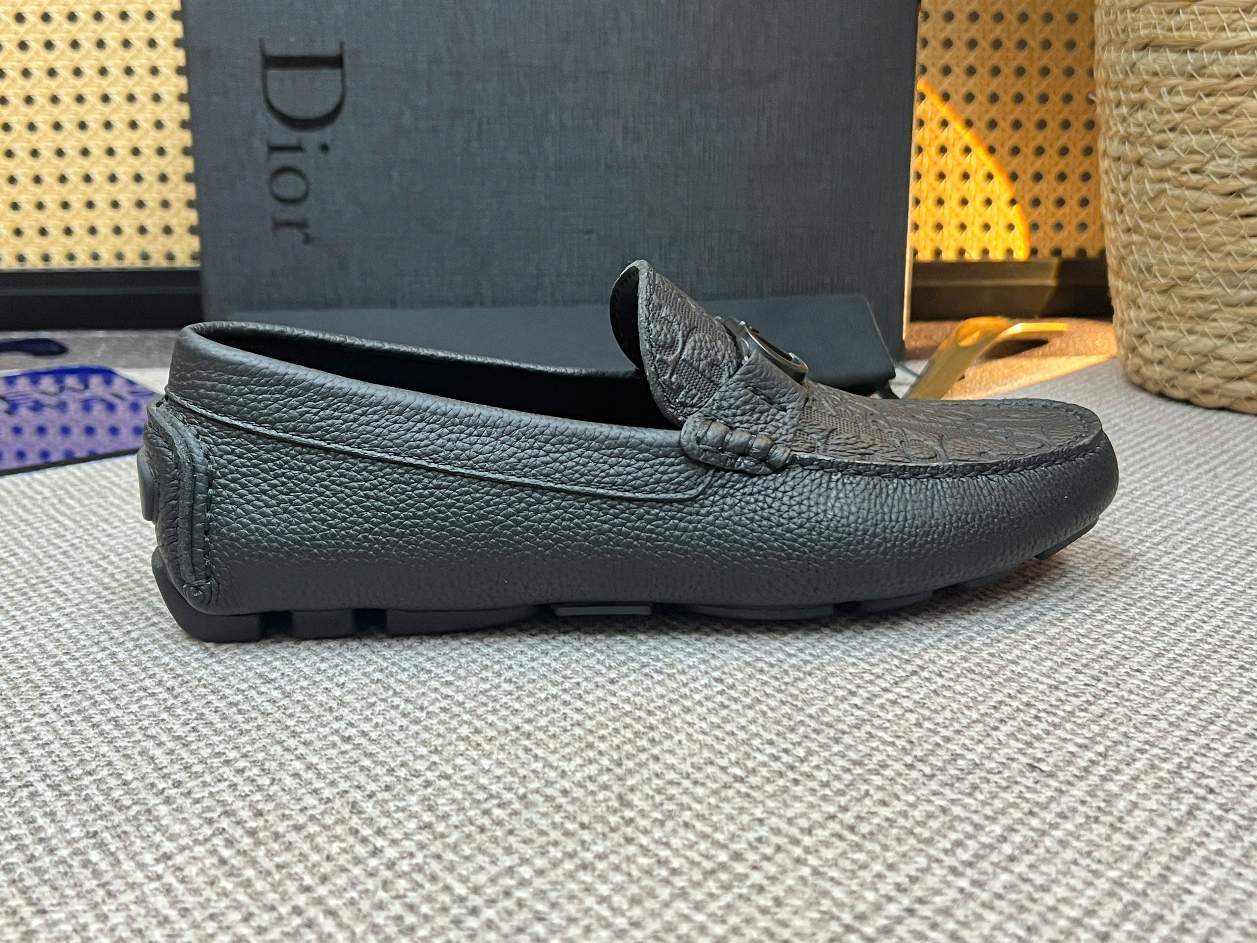 Giày moca Dior CD logo tag kim loại vân dập nổi Like Auth 38-43 VTN