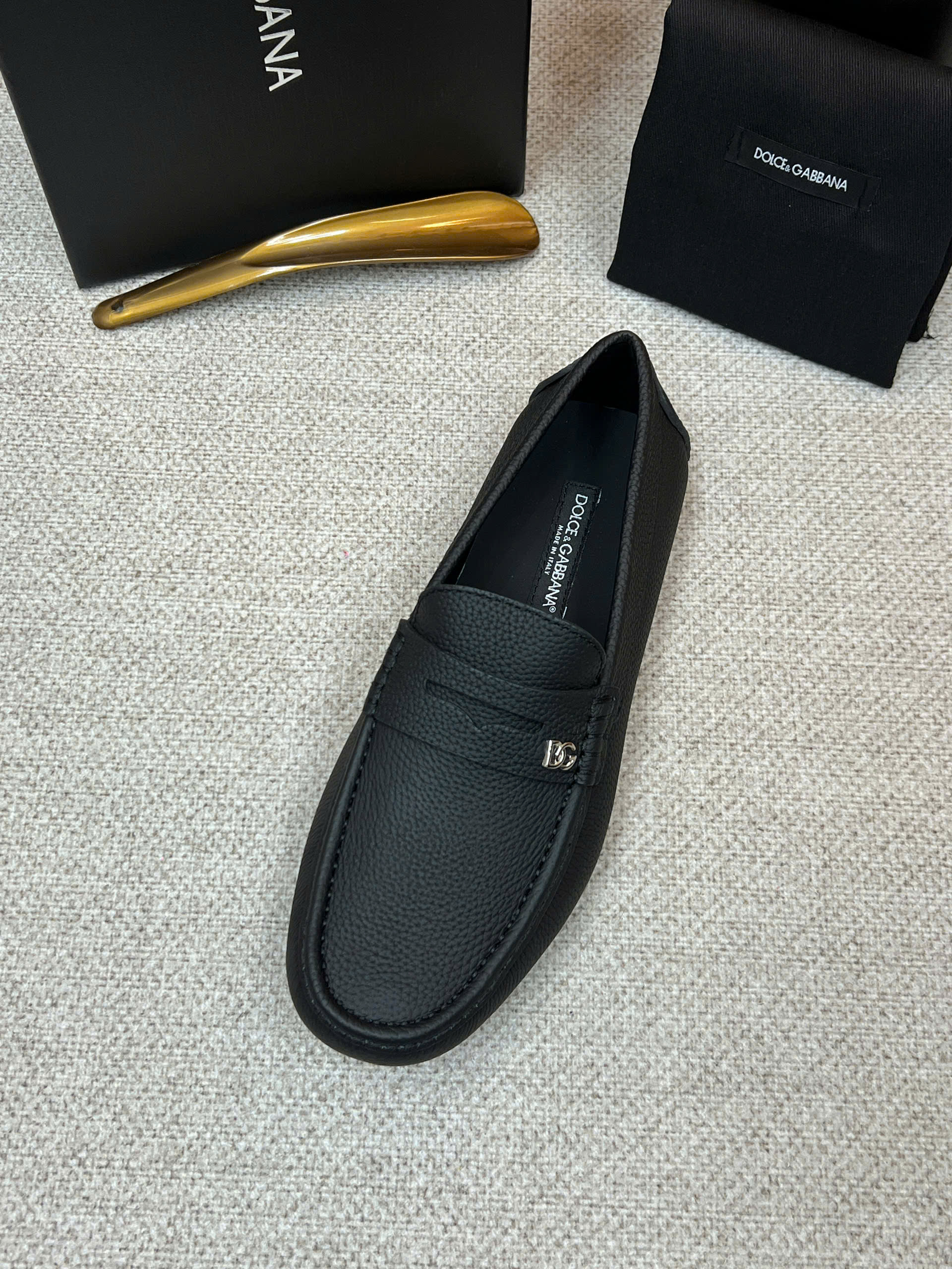 Giày moca Dolce Gabbana DG da Bê đen sần tag Bạc nhỏ Like Auth 38-43 VTN