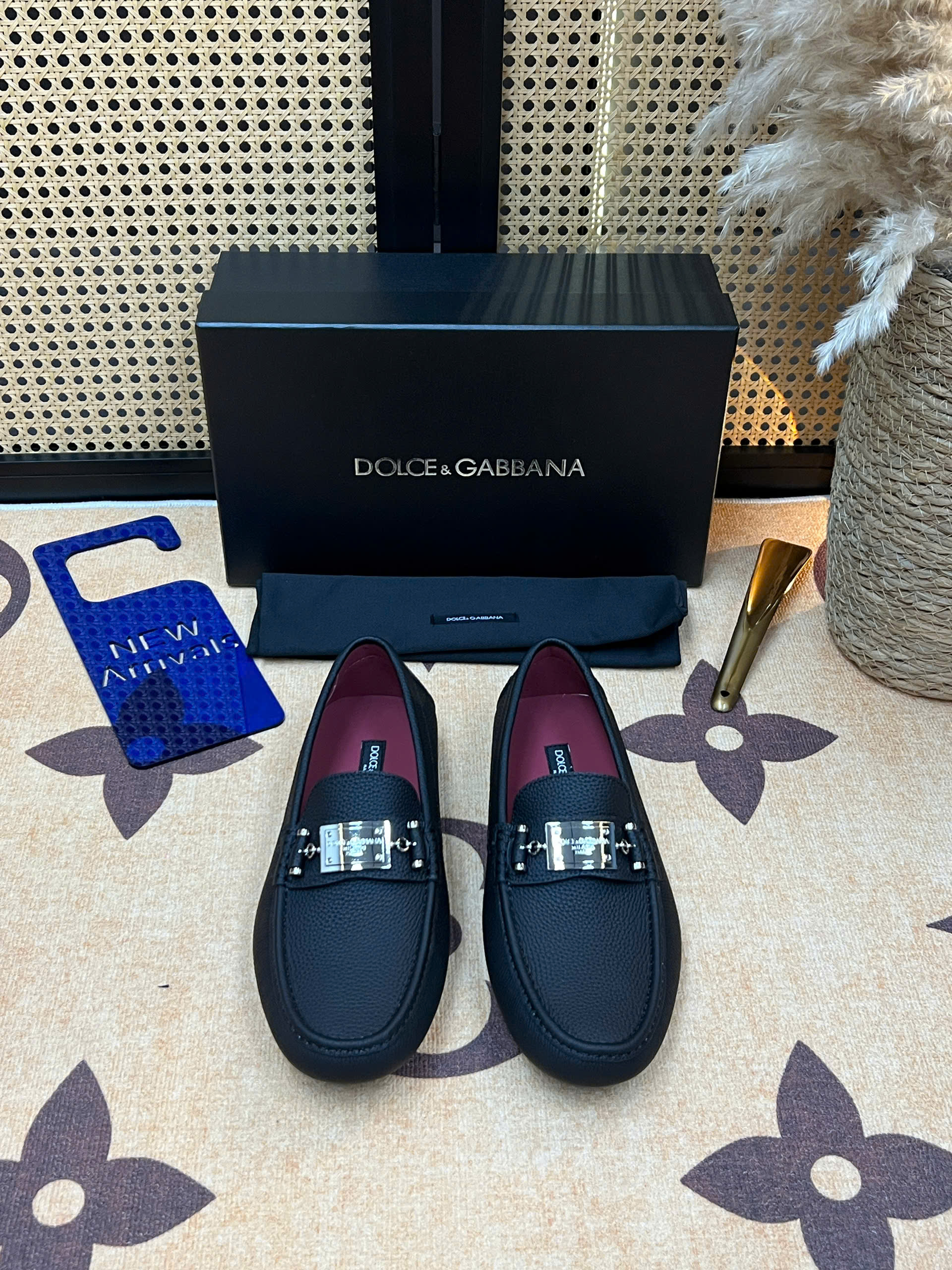 Giày moca Dolce Gabbana DG da Bê Xanh Than sần tag bạc vuông xích Like Auth 38-43 VTN