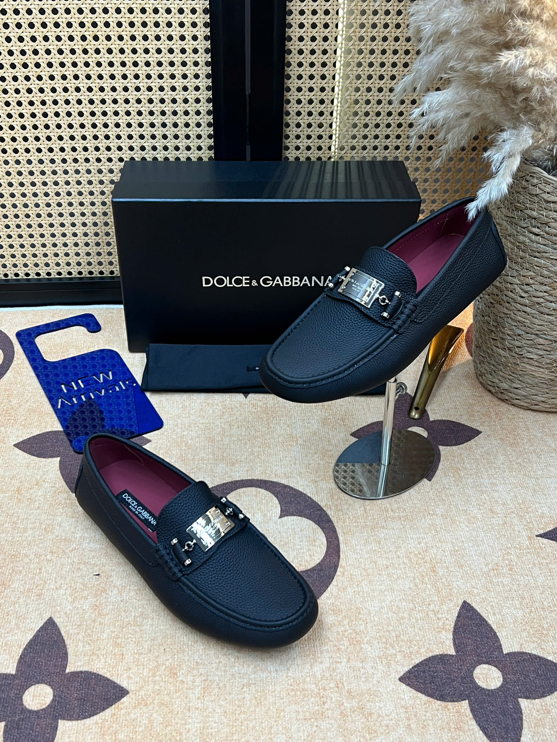 Giày moca Dolce Gabbana DG da Bê Xanh Than sần tag bạc vuông xích Like Auth 38-43 VTN