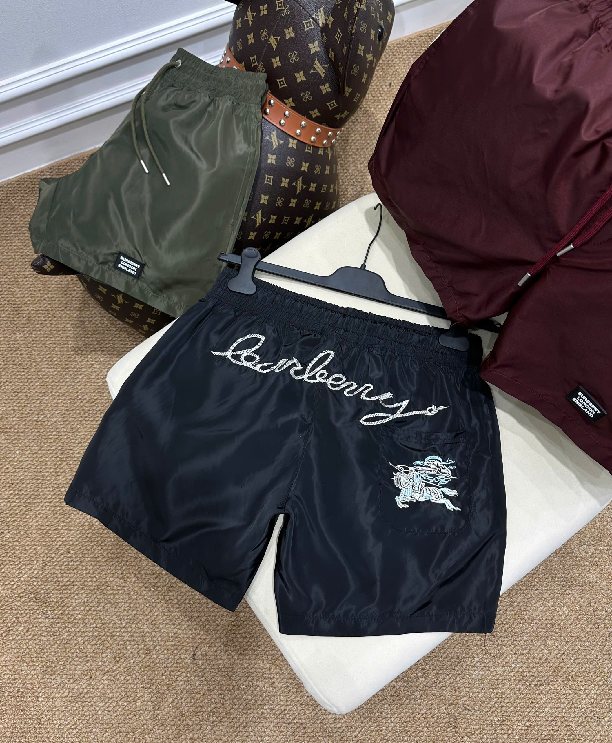Quần short đùi gió Burberry BBR logo thêu kỵ sỹ ngựa bay túi sau Like Auth S-XL NV