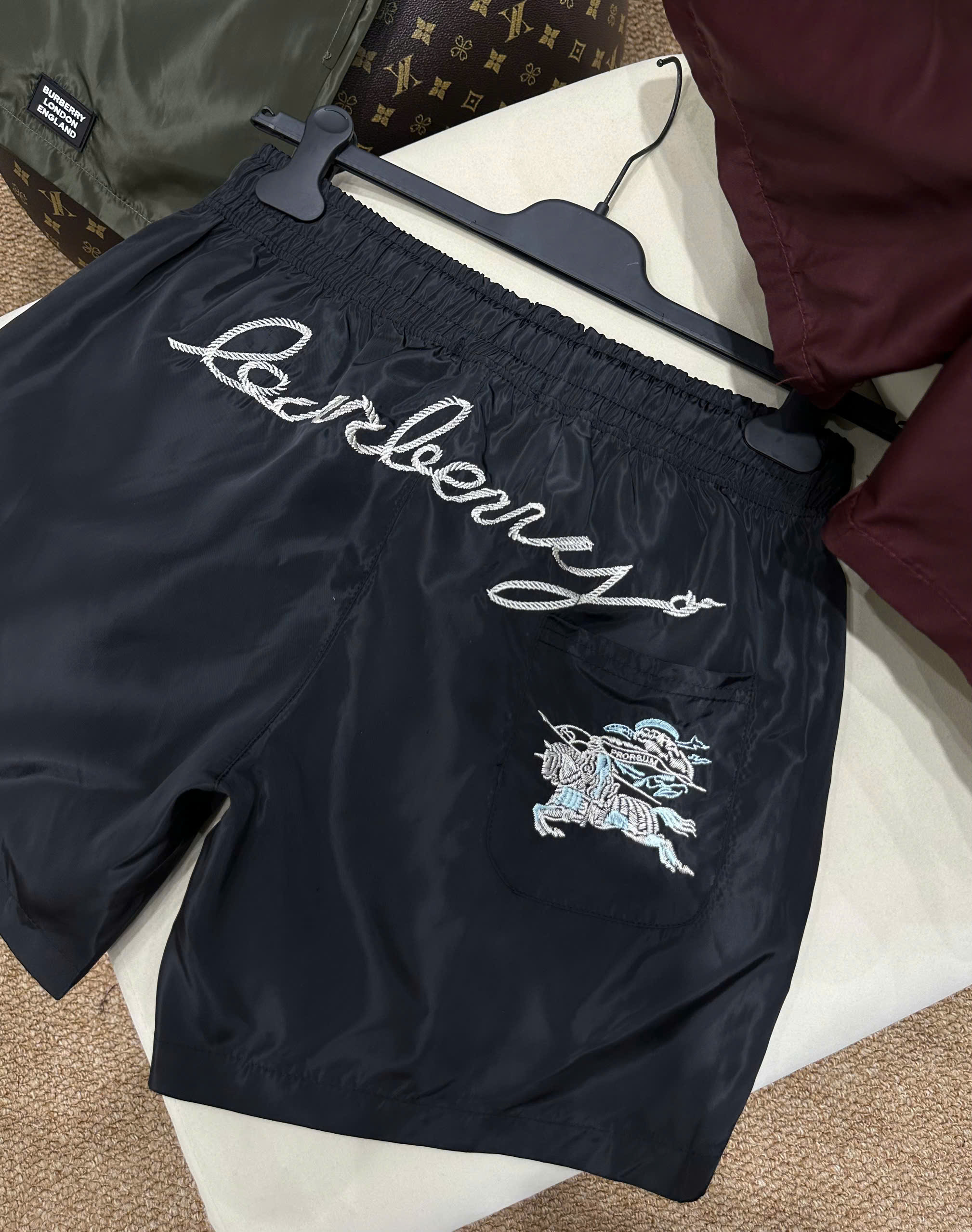 Quần short đùi gió Burberry BBR logo thêu kỵ sỹ ngựa bay túi sau Like Auth S-XL NV