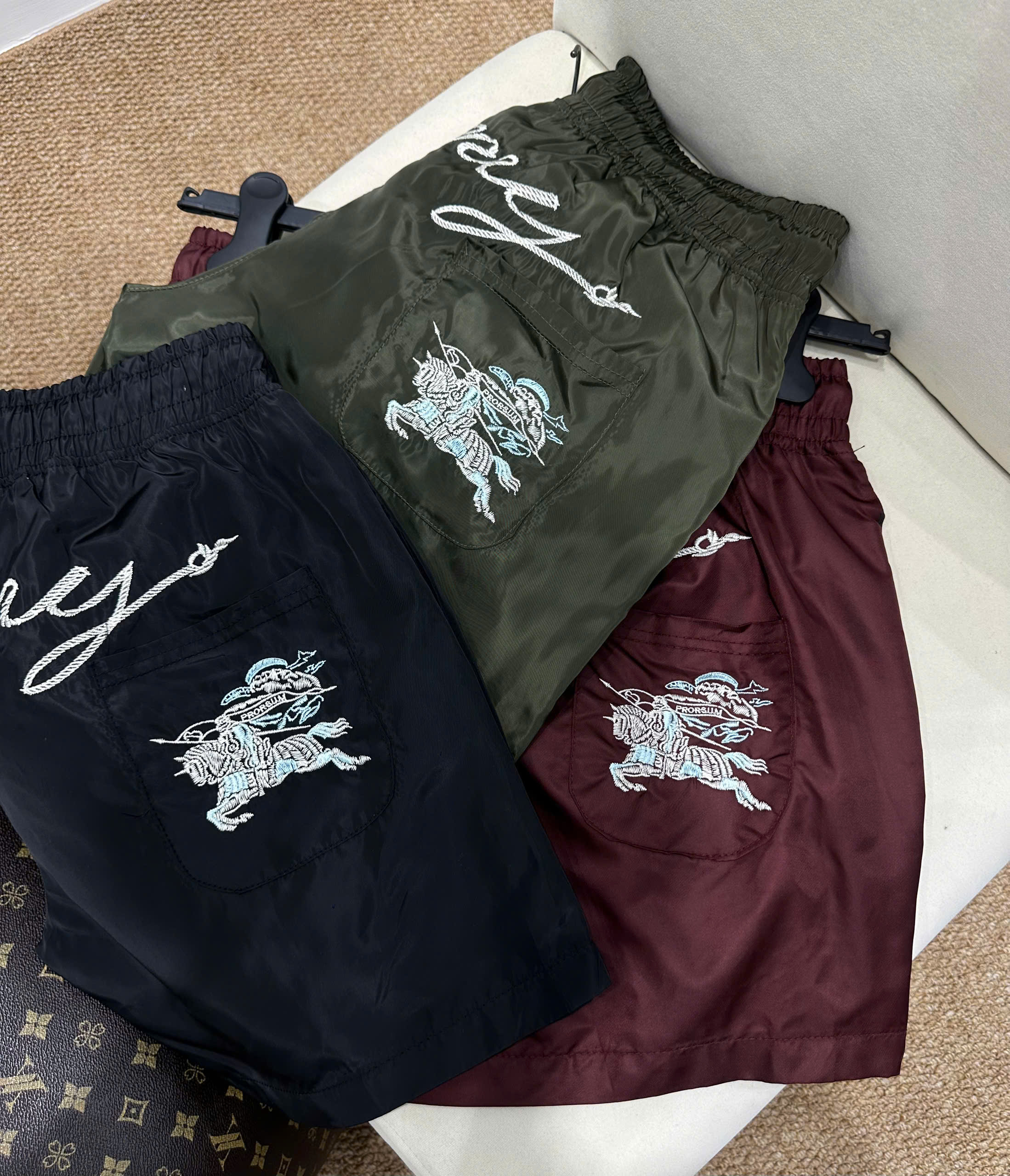 Quần short đùi gió Burberry BBR logo thêu kỵ sỹ ngựa bay túi sau Like Auth S-XL NV
