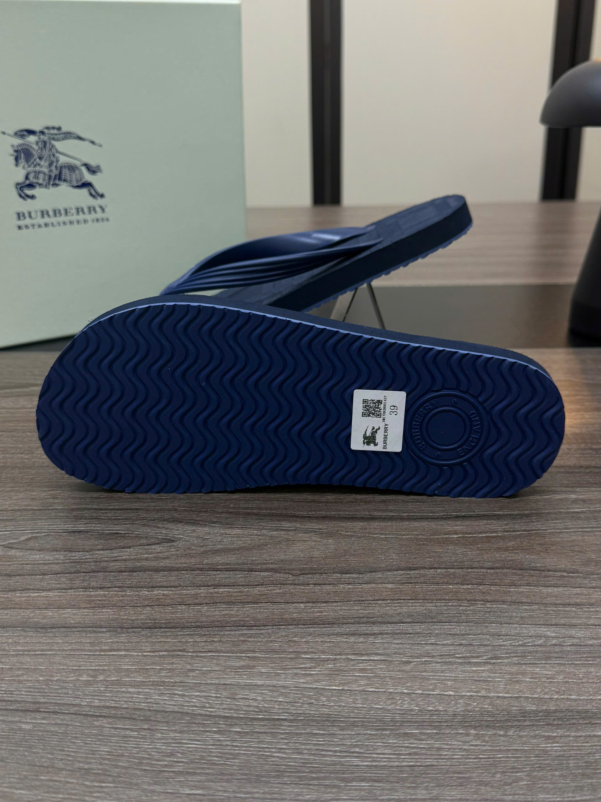 Dép tông xỏ ngón flip flop Burberry BBR kẻ sọc caro vân nổi đế Like Auth 38-43 VTN