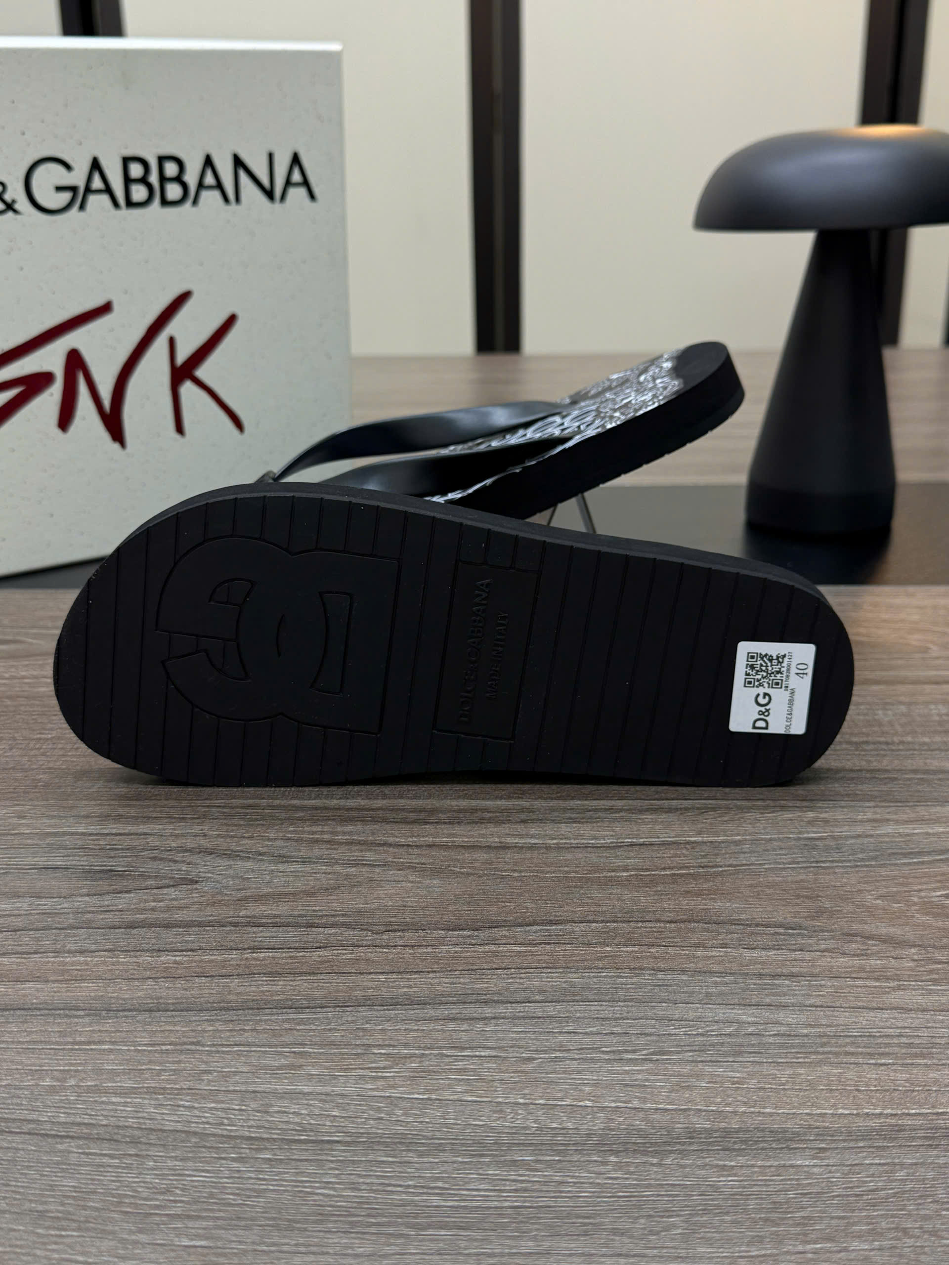 Dép tông xỏ ngón flip flop Dolce Gabbana DG họa tiết quý tộc logo quai Like Auth 38-43 VTN