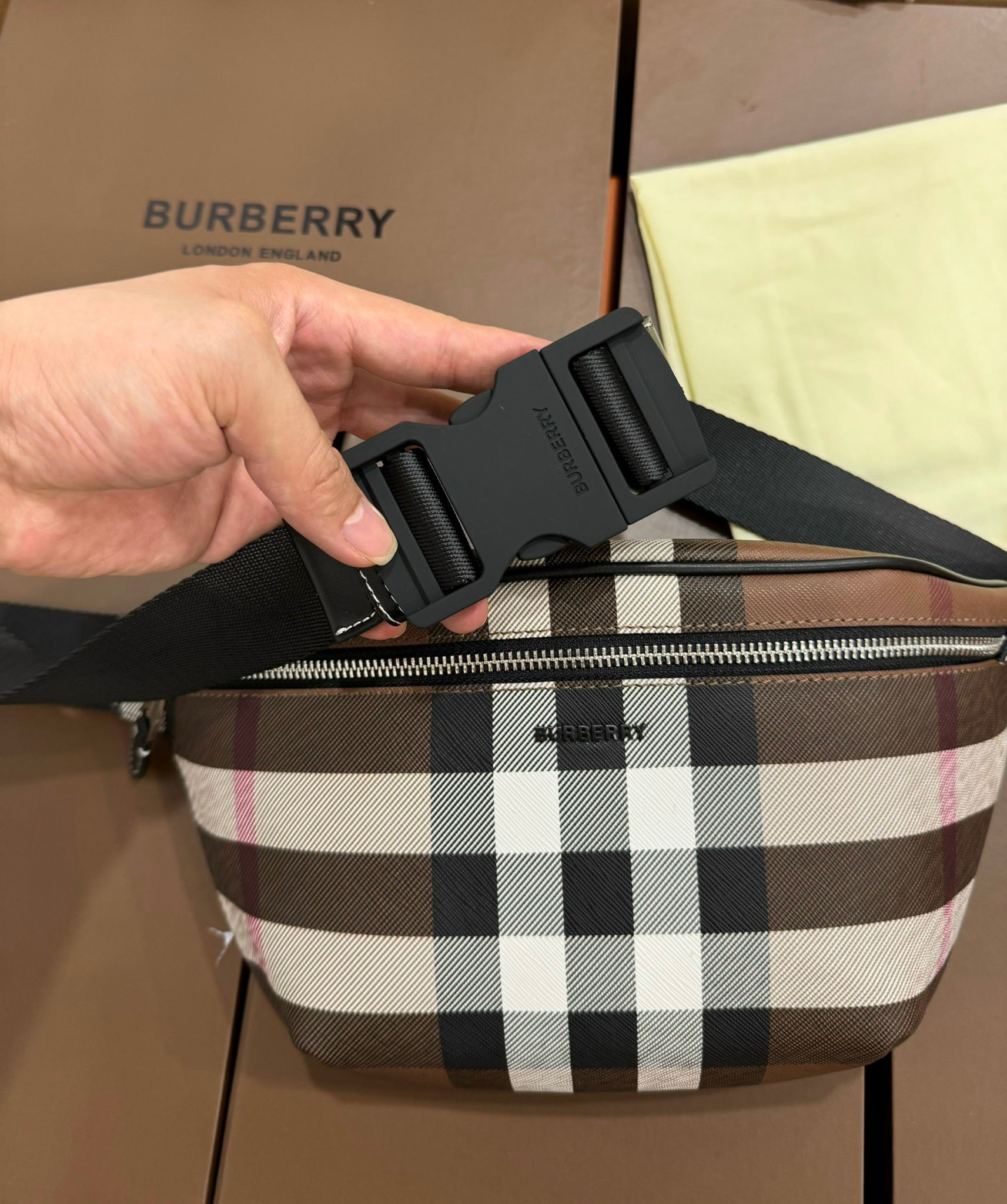 Túi đeo bụng, đeo chéo Burberry BBR Nâu kẻ sọc Like Auth on web fullbox bill thẻ CD