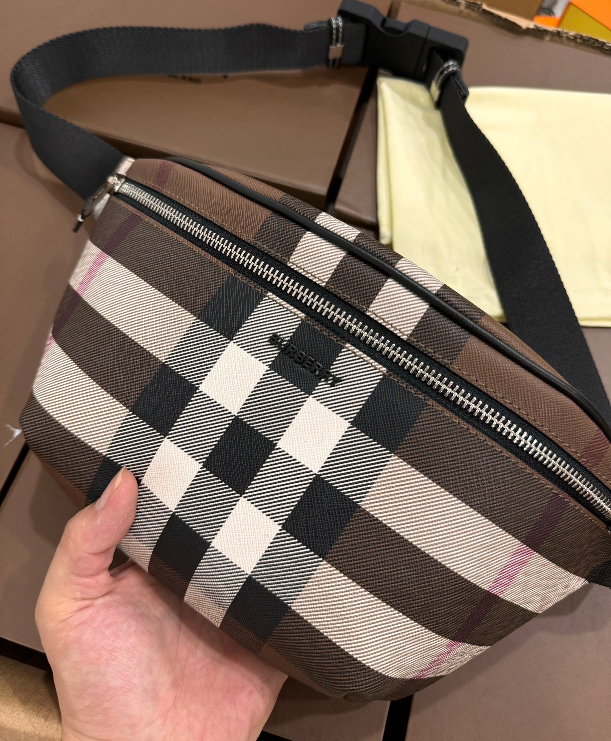 Túi đeo bụng, đeo chéo Burberry BBR Nâu kẻ sọc Like Auth on web fullbox bill thẻ CD