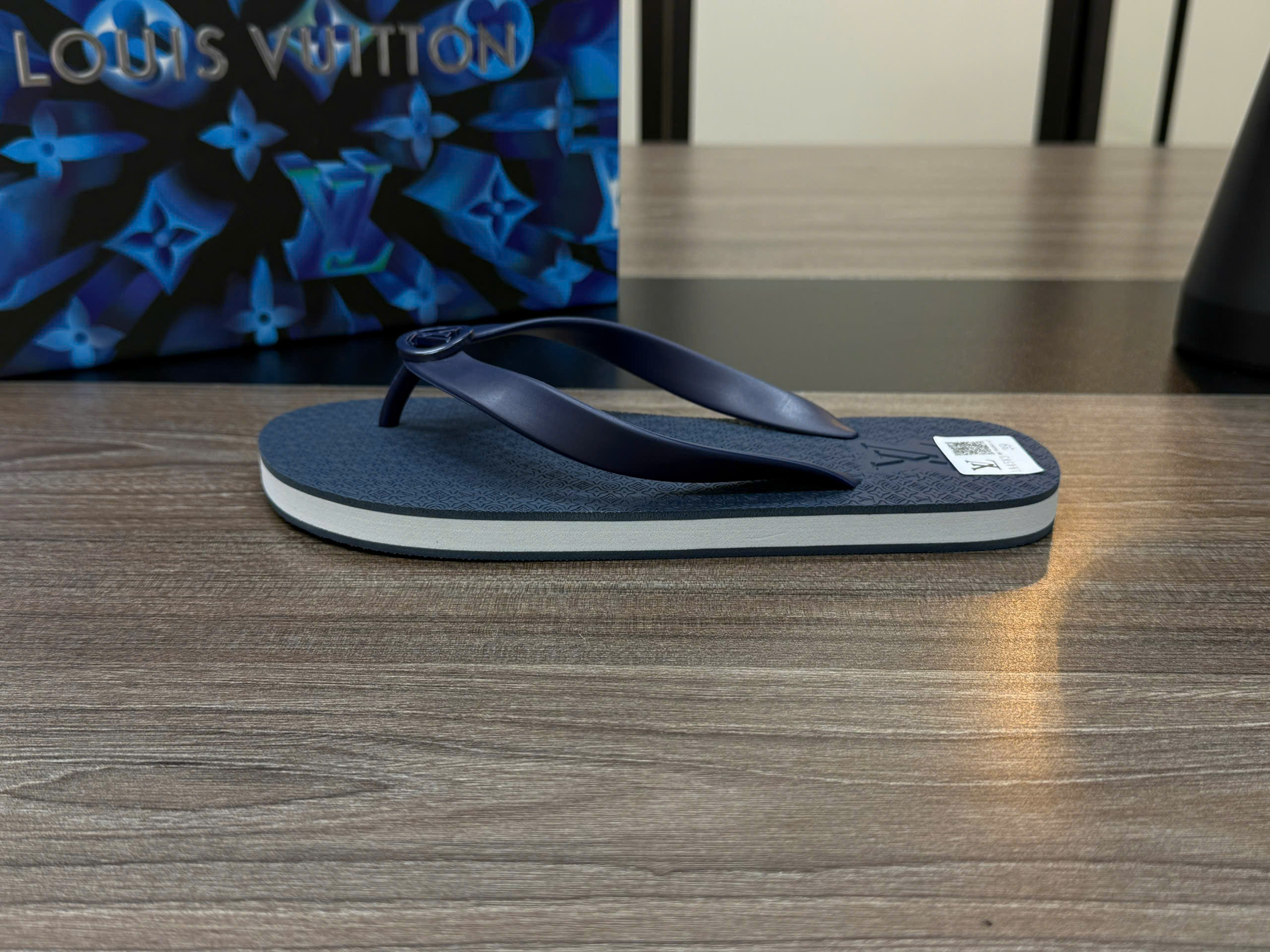 Dép tông xỏ ngón flip flop Louis Vuitton LV họa tiết monogram vân chìm logo quai Like Auth 38-43 VTN