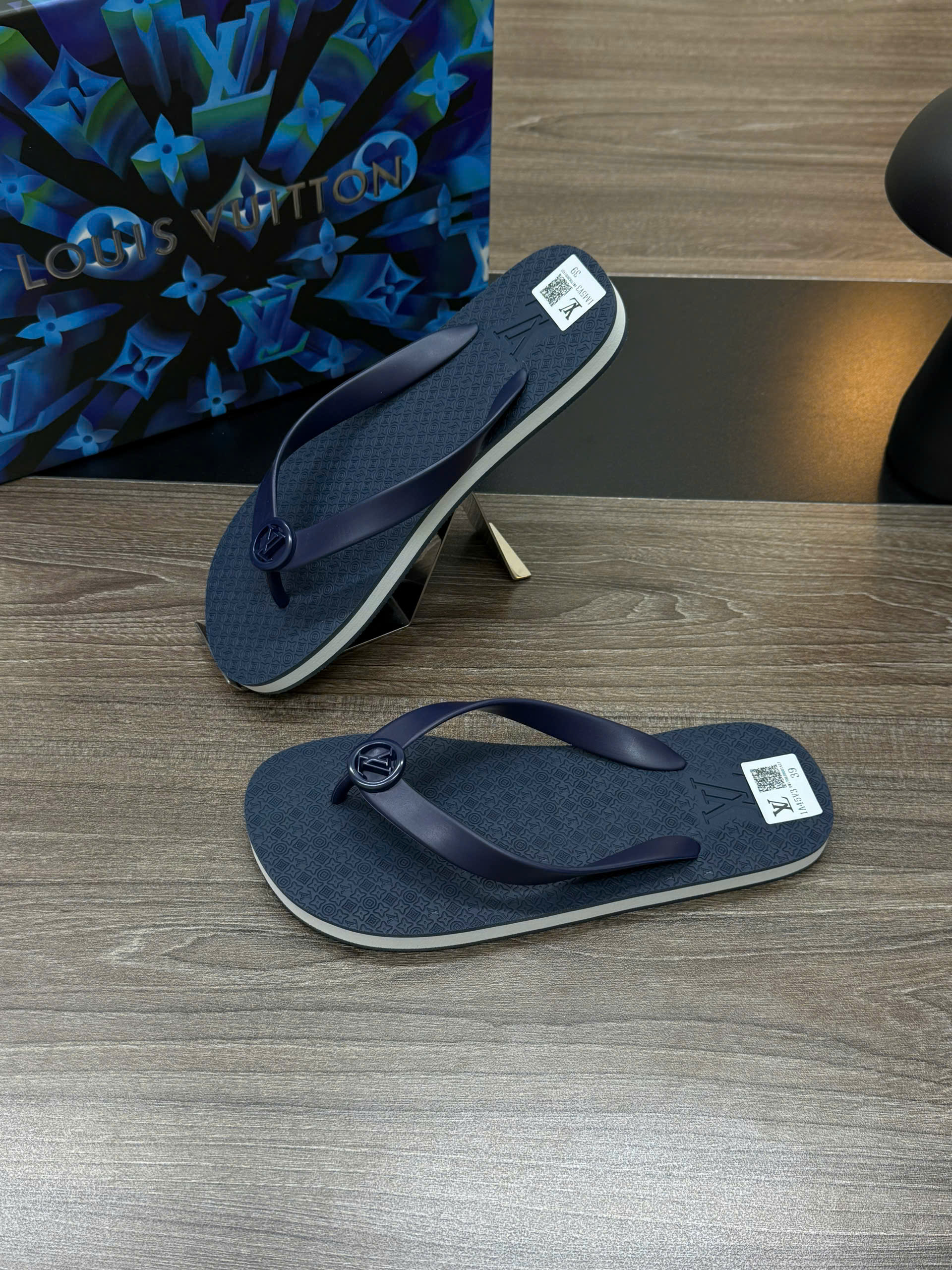 Dép tông xỏ ngón flip flop Louis Vuitton LV họa tiết monogram vân chìm logo quai Like Auth 38-43 VTN