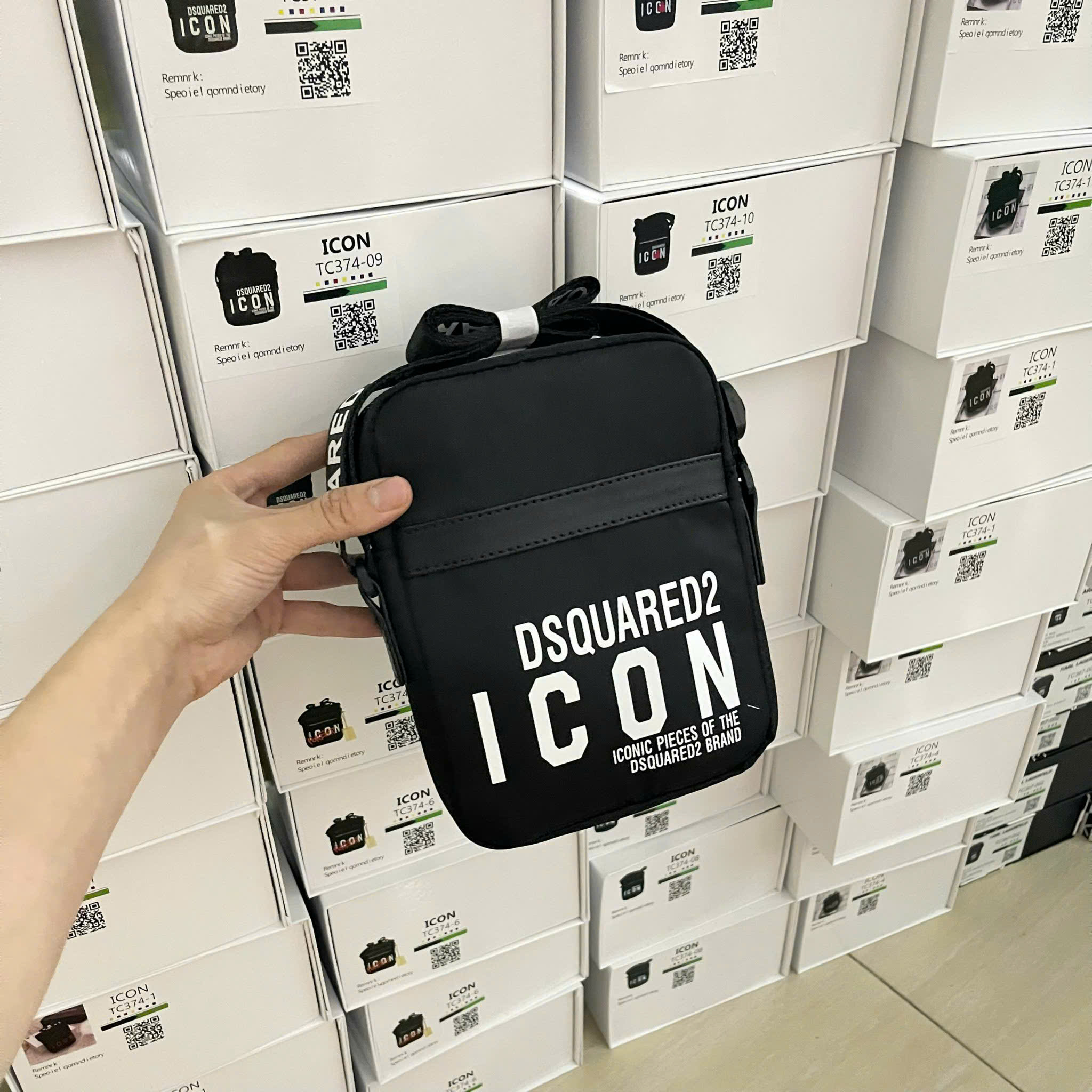 Túi đeo chéo mini Dsquared2 DSQ icon new 2026 Like Auth NV