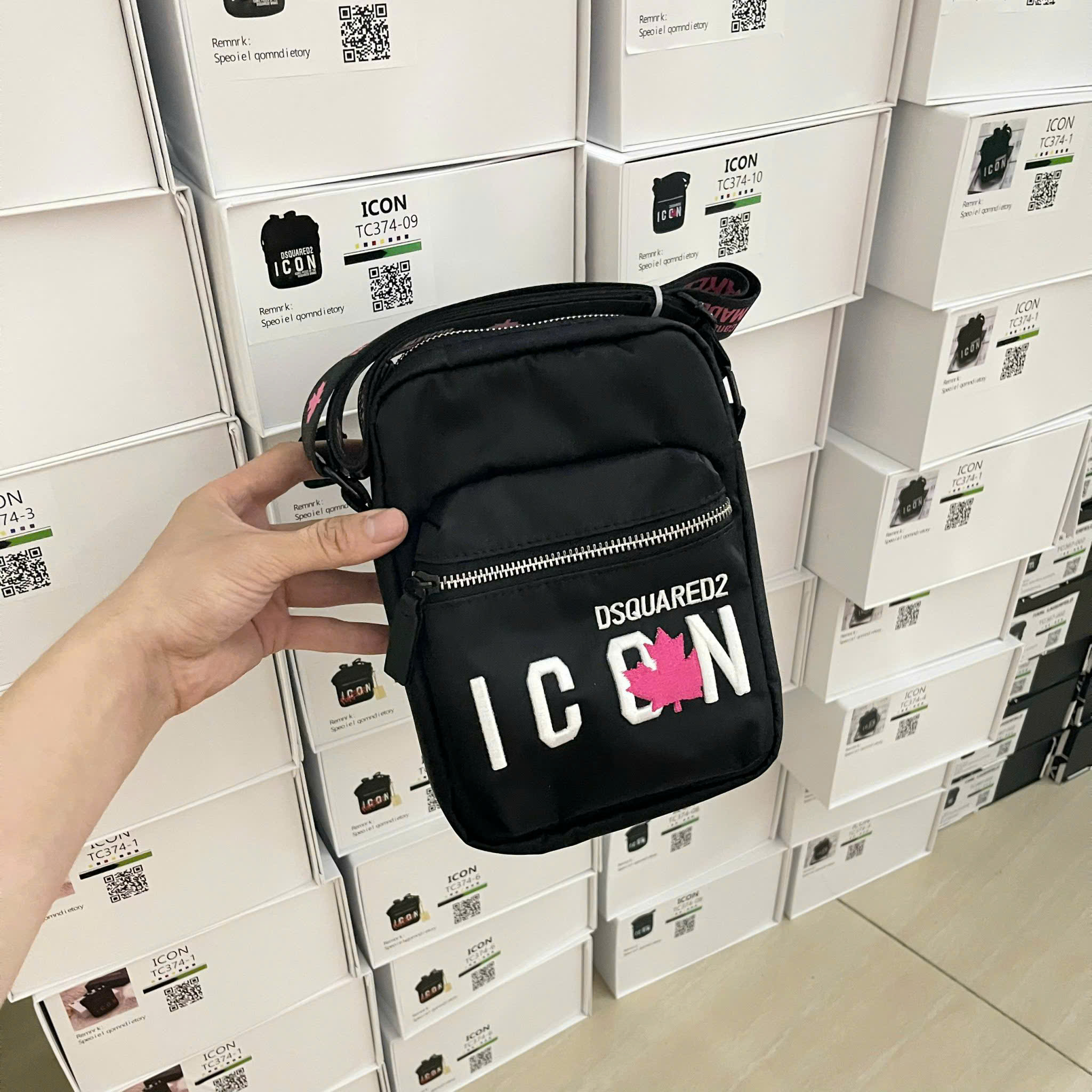 Túi đeo chéo mini Dsquared2 DSQ icon new 2026 Like Auth NV