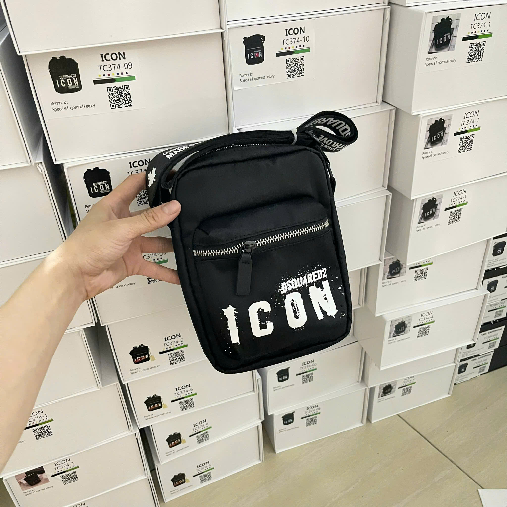 Túi đeo chéo mini Dsquared2 DSQ icon new 2026 Like Auth NV