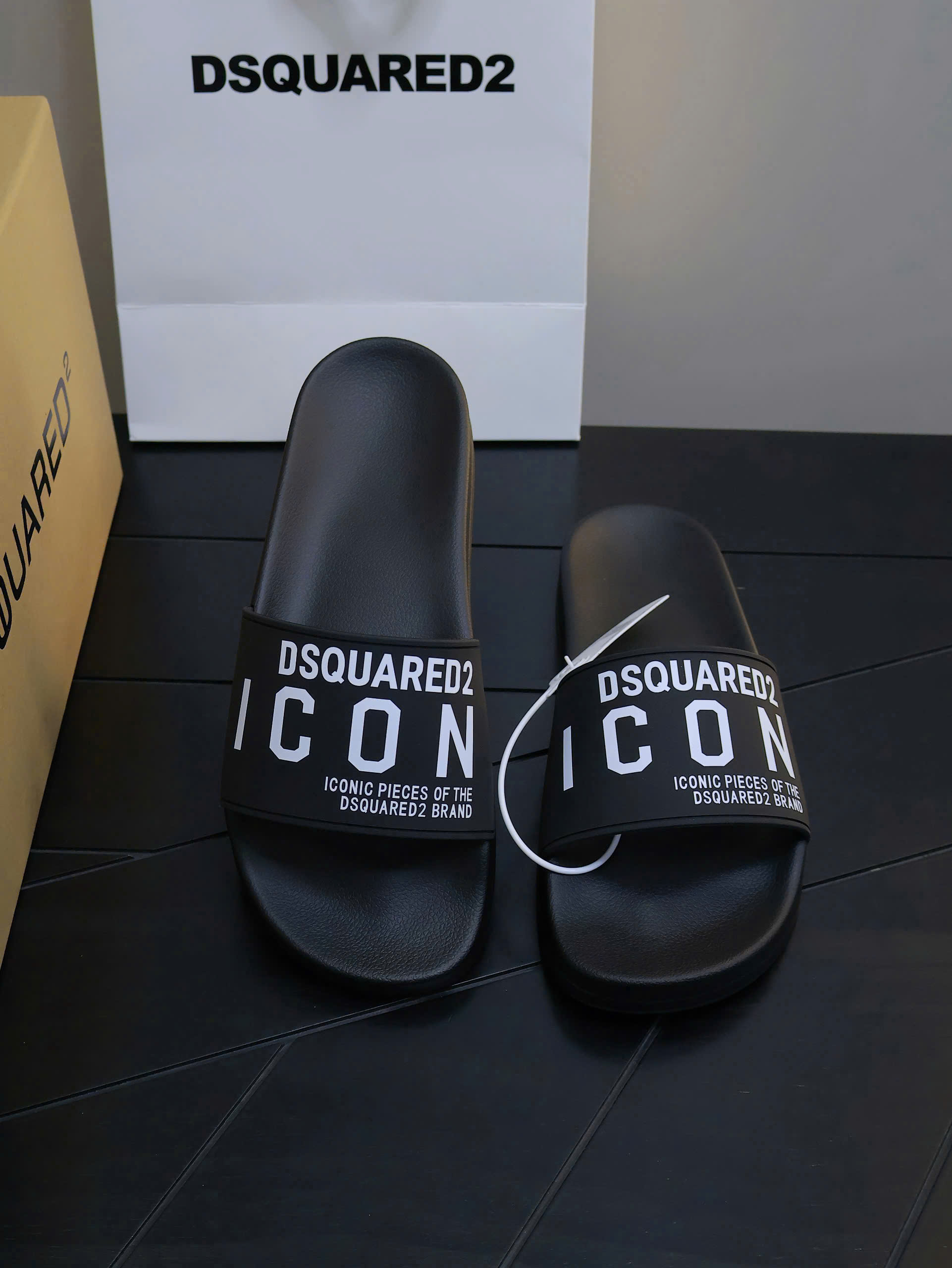 Dép lê Dsquared2 DSQ logo nổi quai new 2026 Like Auth 38-43 VTN