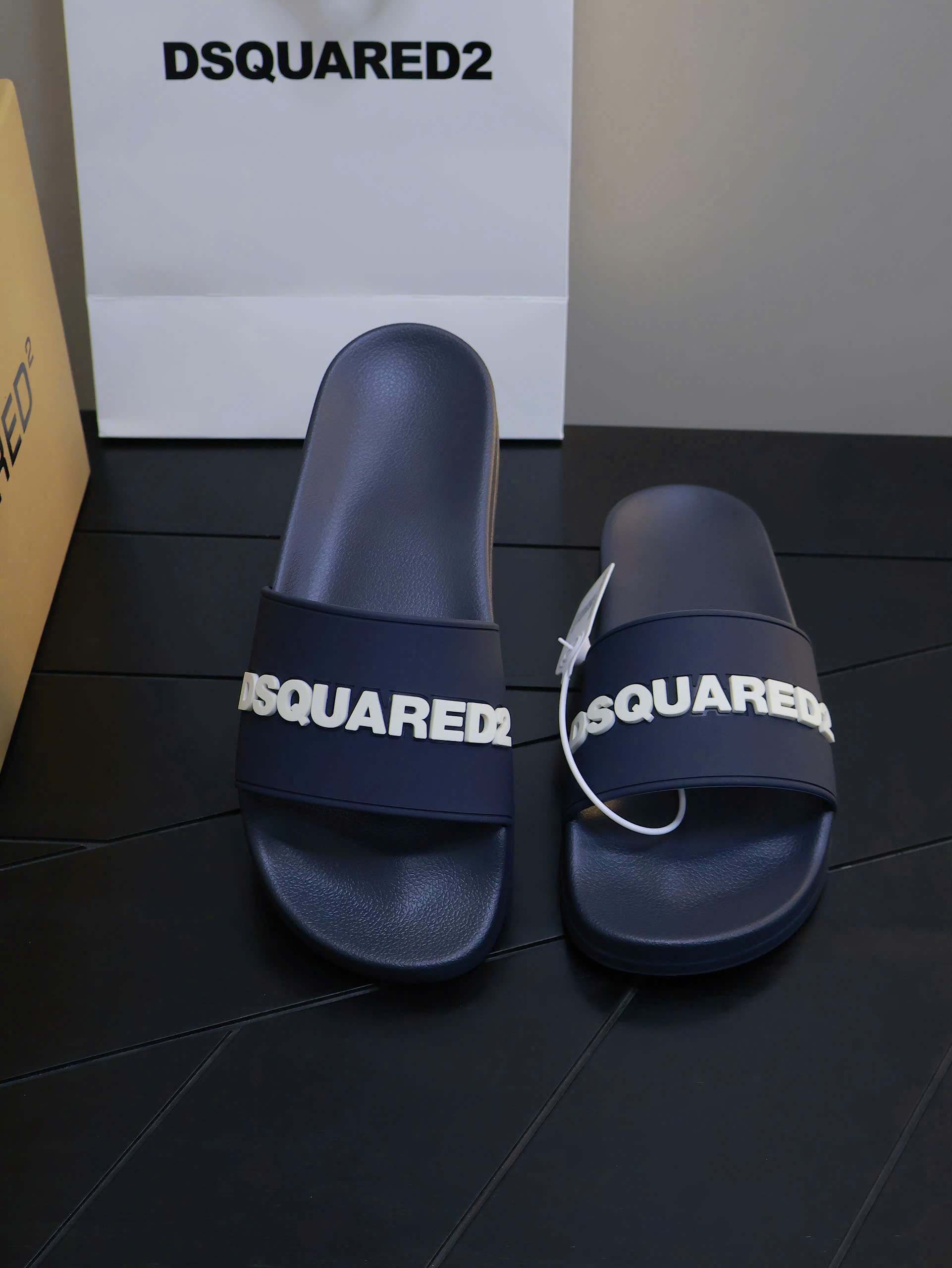 Dép lê Dsquared2 DSQ logo nổi quai new 2026 Like Auth 38-43 VTN