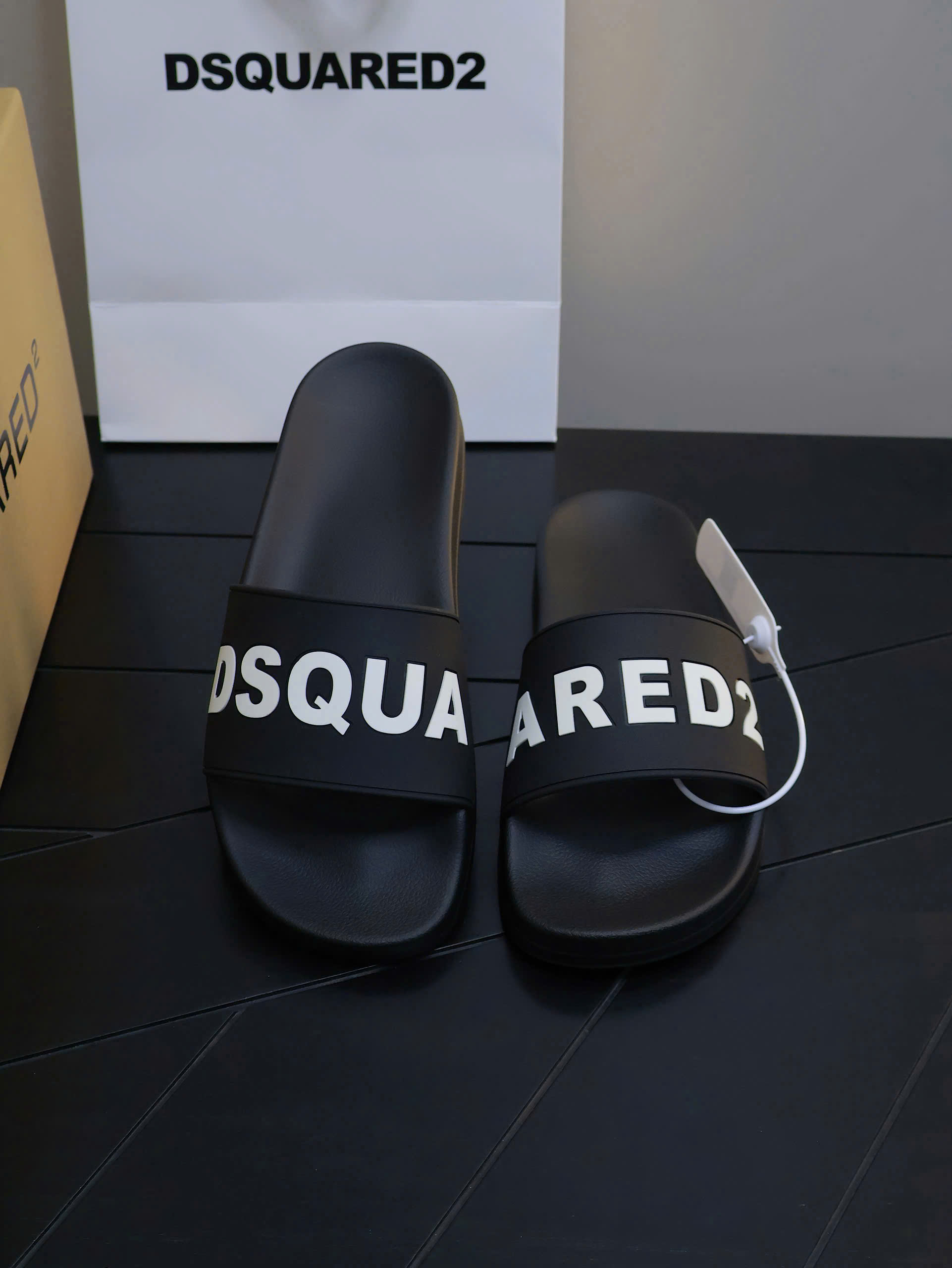 Dép lê Dsquared2 DSQ logo nổi quai new 2026 Like Auth 38-43 VTN